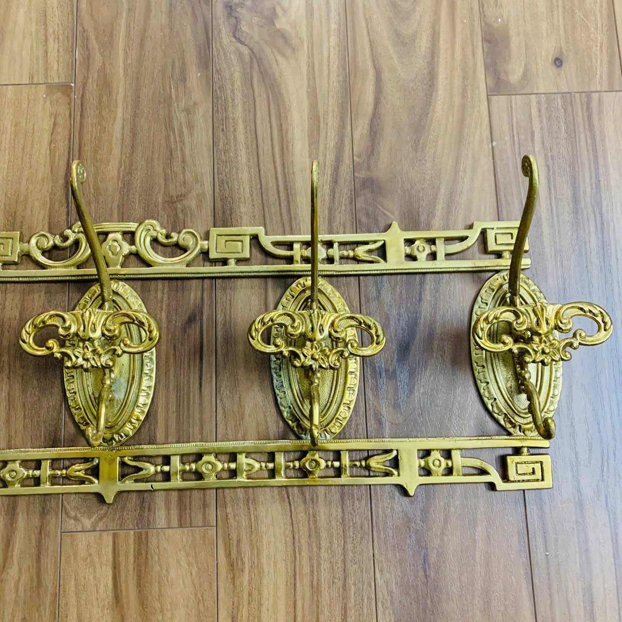 Móc treo quần áo bằng đồng cổ điển Châu Âu