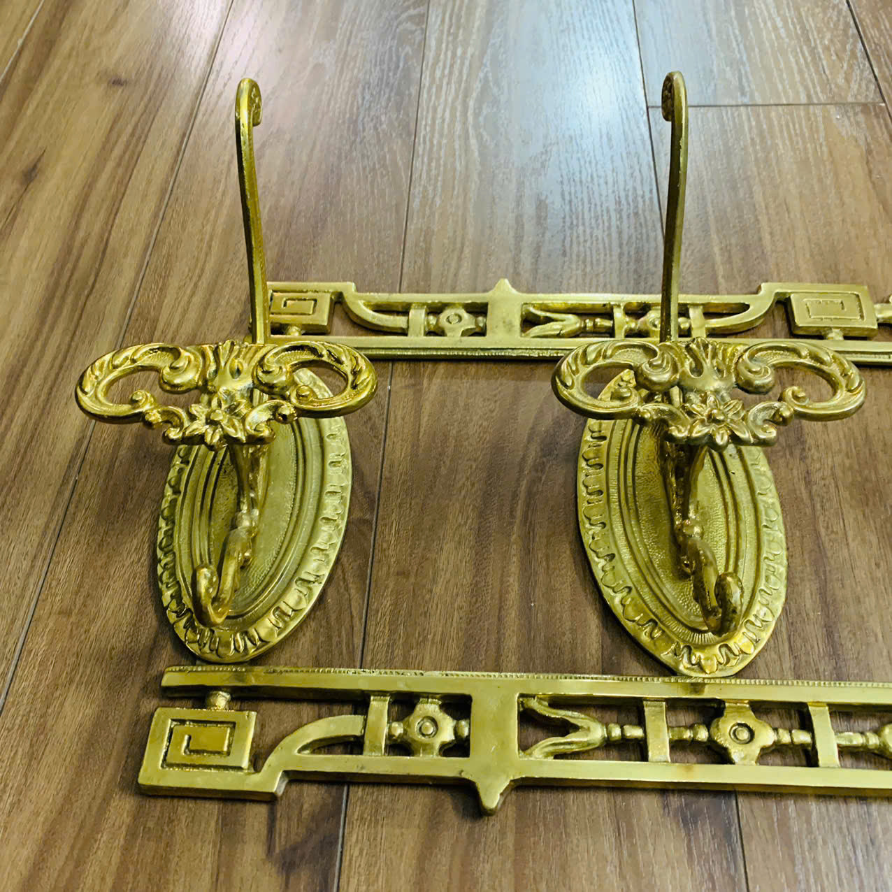 Móc treo quần áo bằng đồng cổ điển Châu Âu