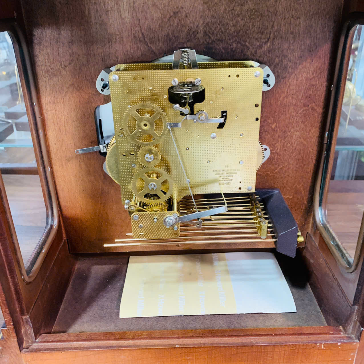 Đồng hồ để bàn Howard Miller 8 gông 8 búa