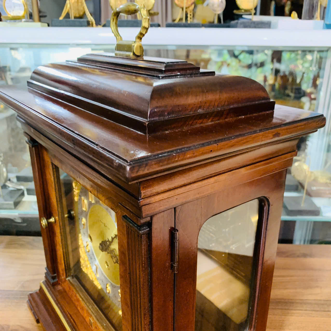 Đồng hồ để bàn Howard Miller 8 gông 8 búa