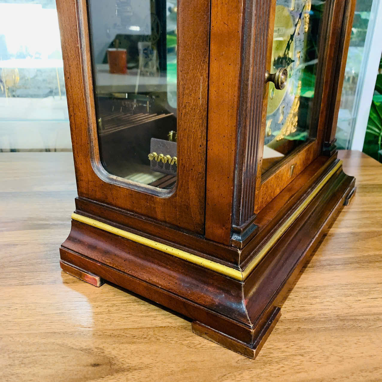 Đồng hồ để bàn Howard Miller 8 gông 8 búa