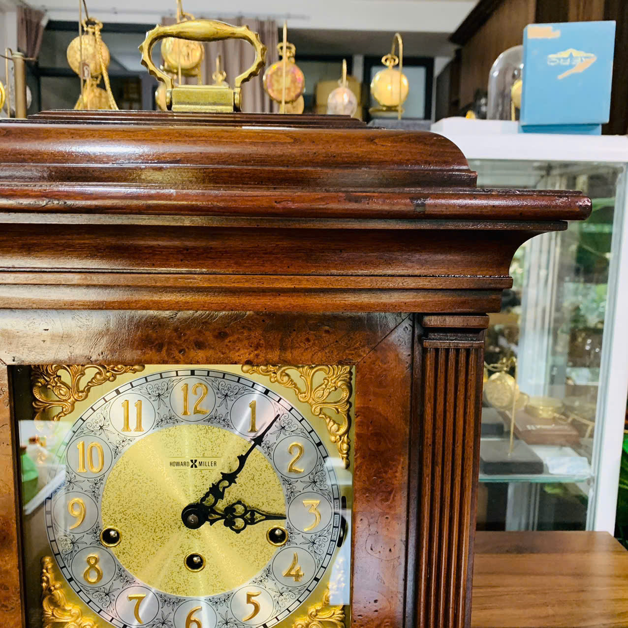 Đồng hồ để bàn Howard Miller 8 gông 8 búa