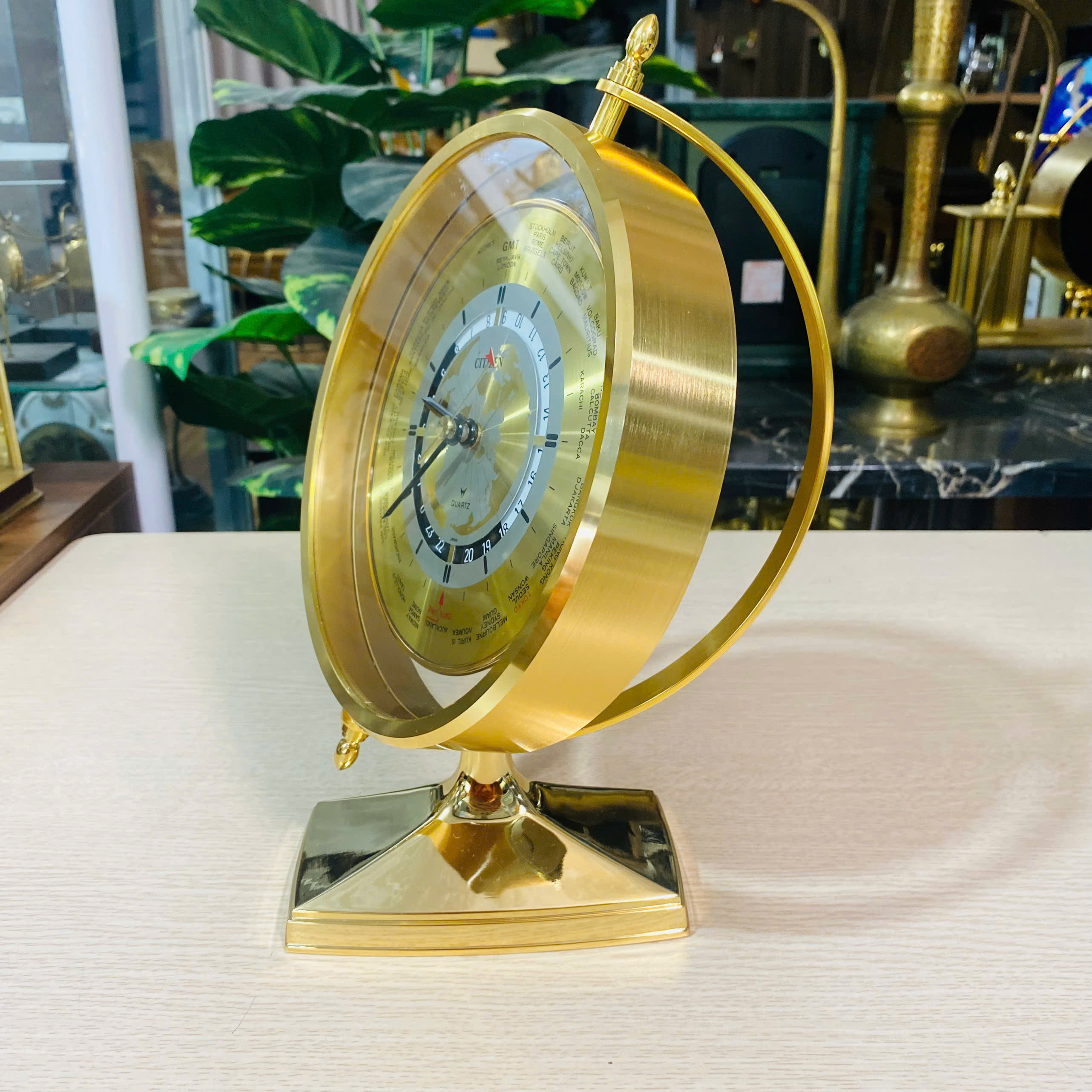 Đồng hồ để bàn Citizen xoay 360 độ