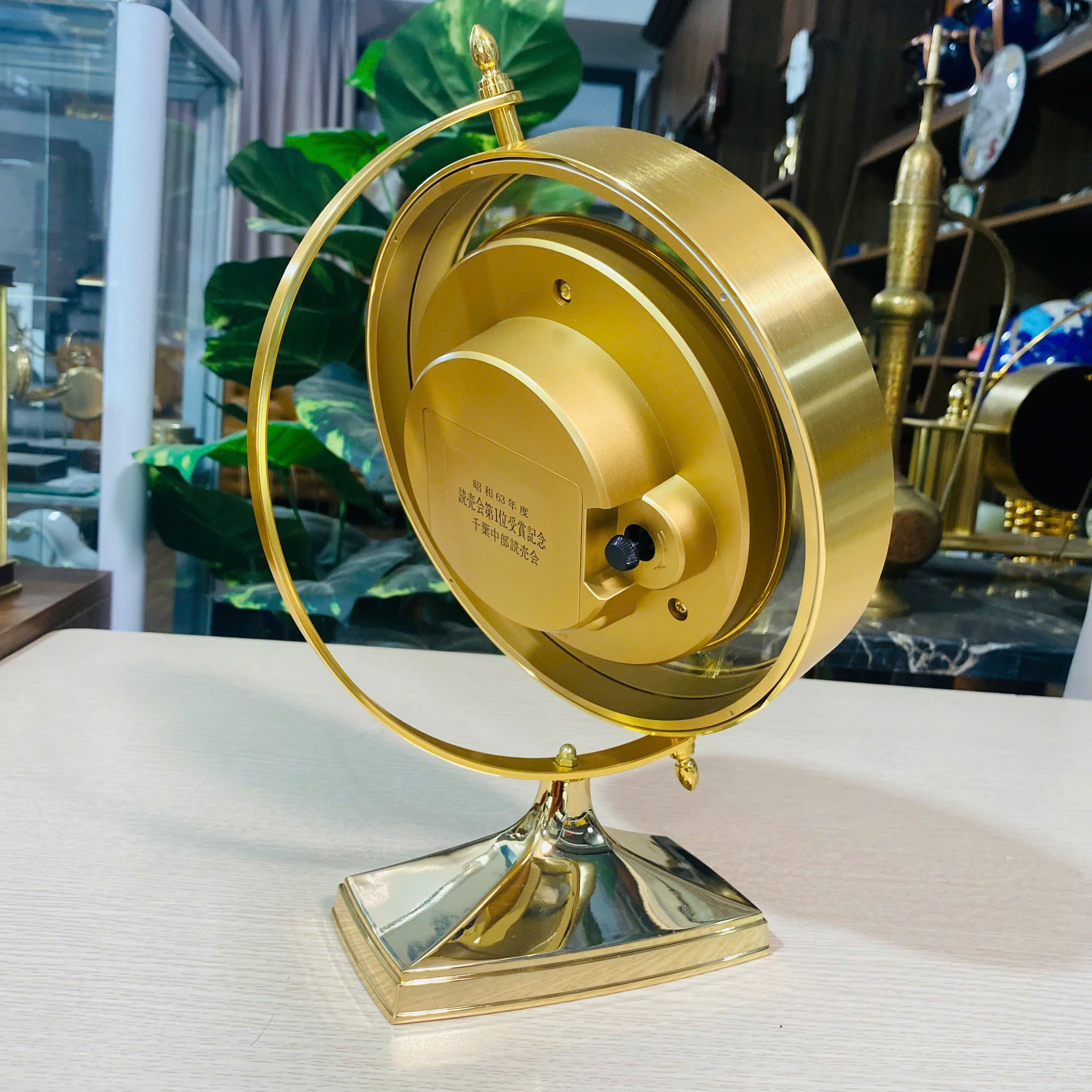 Đồng hồ để bàn Citizen xoay 360 độ