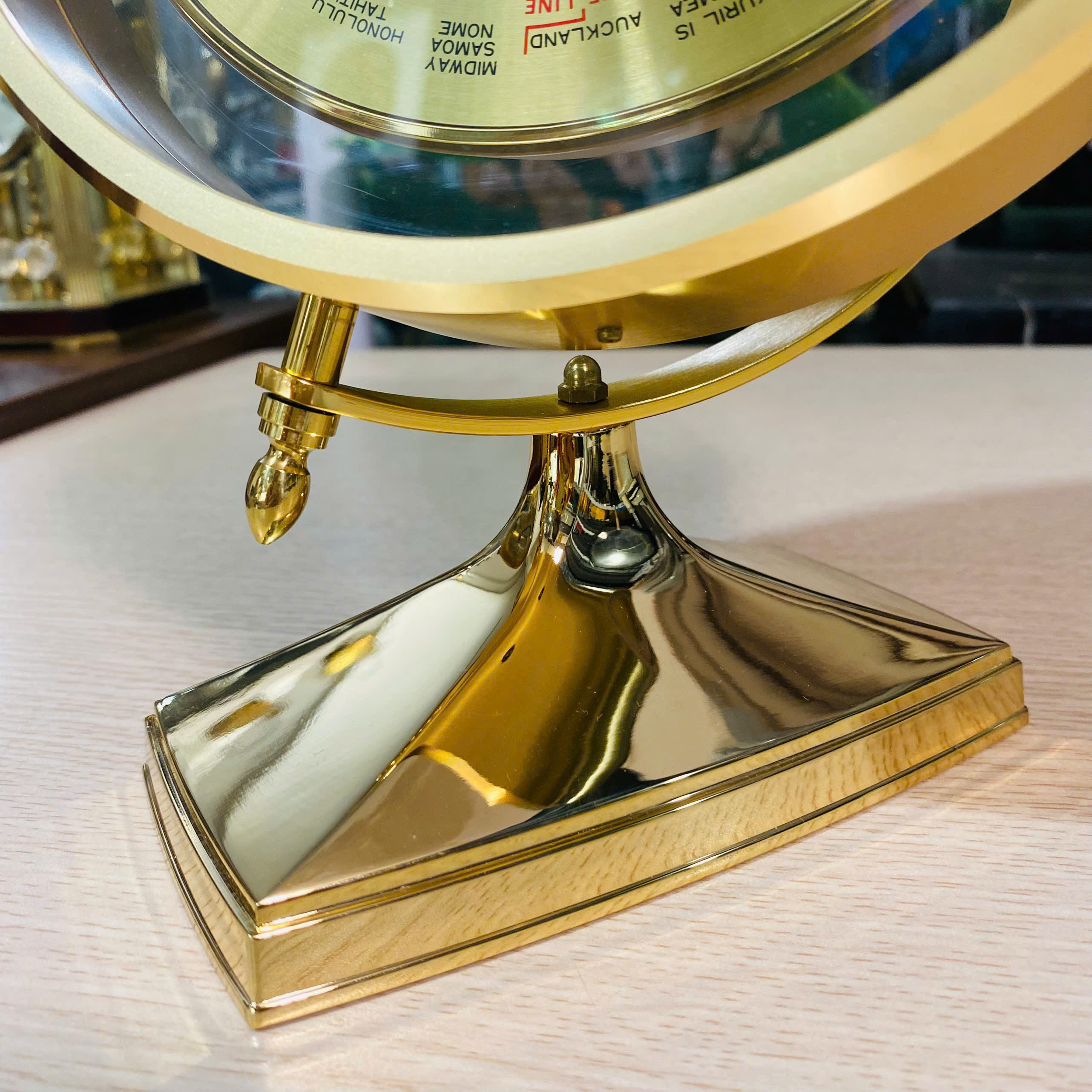 Đồng hồ để bàn Citizen xoay 360 độ