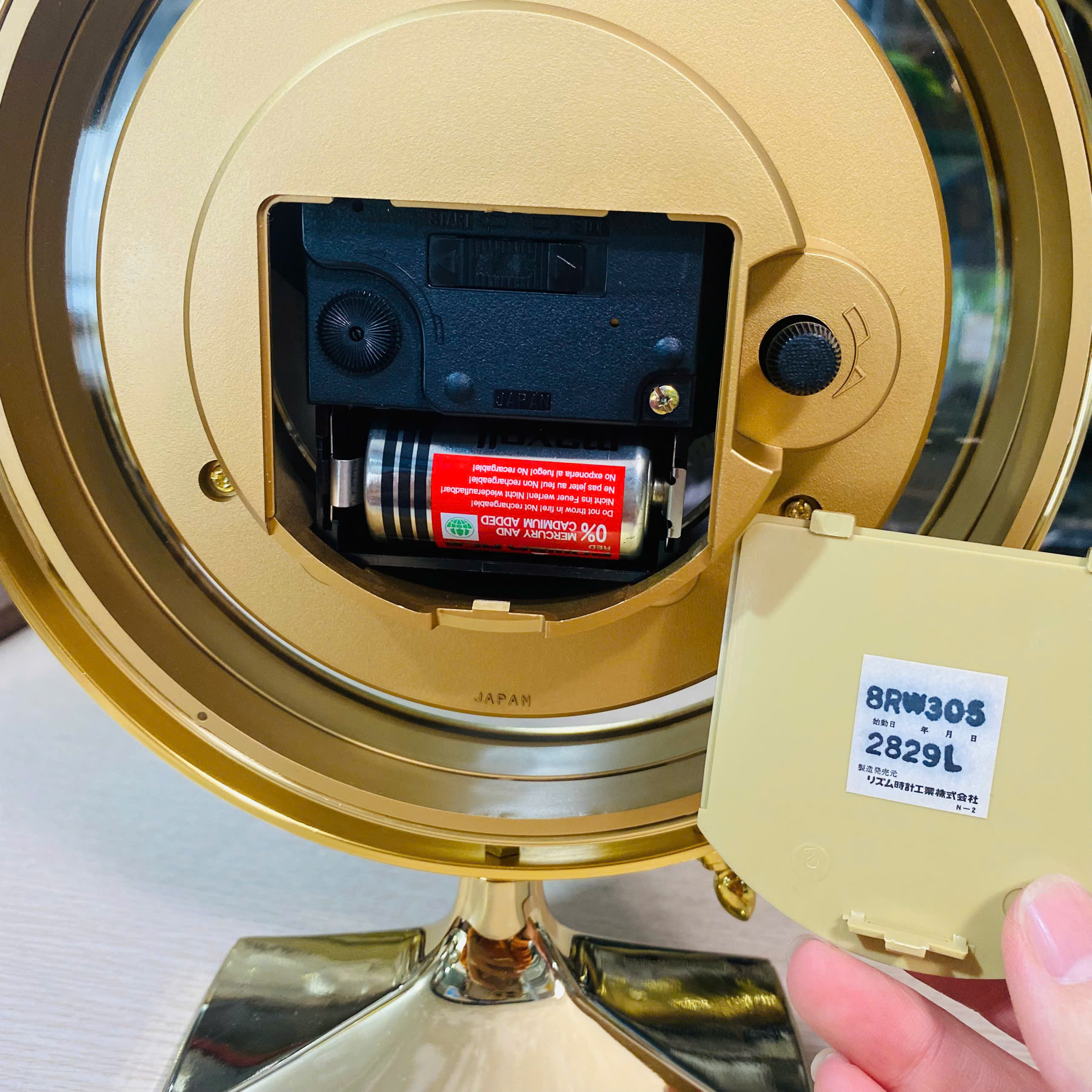 Đồng hồ để bàn Citizen xoay 360 độ