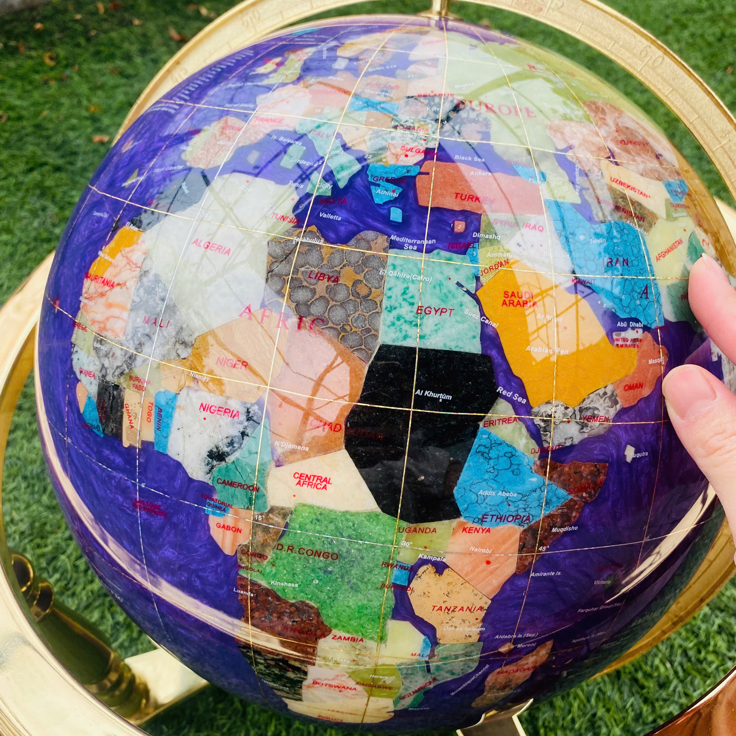 Địa cầu khảm đá màu 3D, tứ trụ size đại đẹp xuất sắc