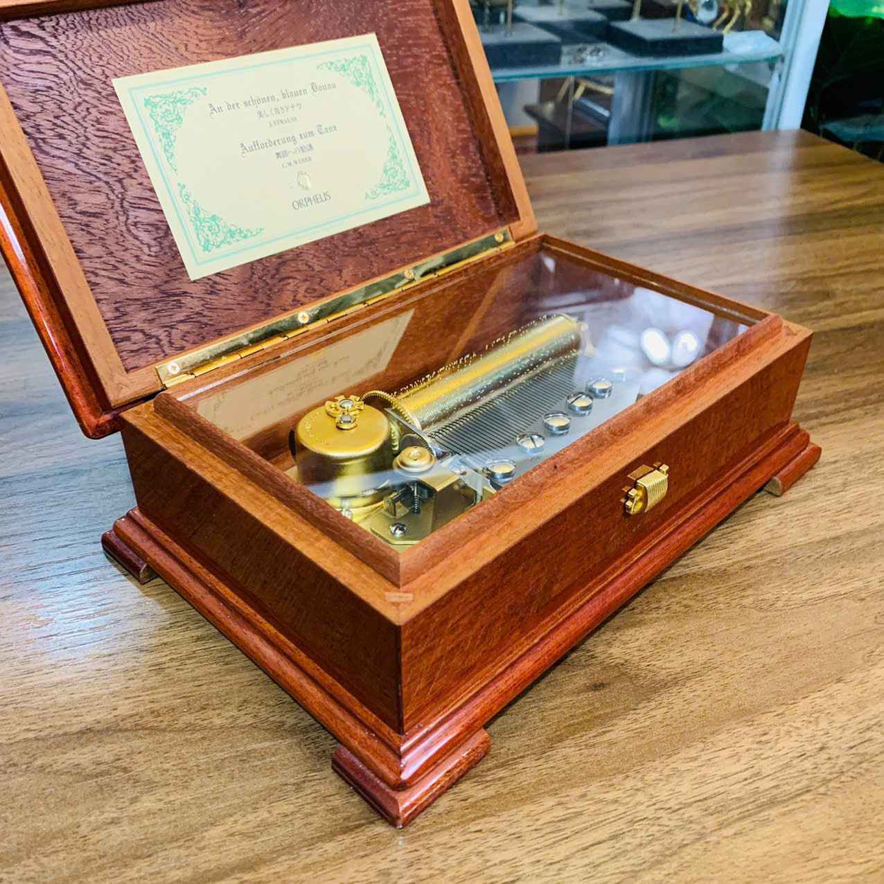 Hộp nhạc Sankyo Orpheus 50 nốt, chơi 2 bản nhạc.