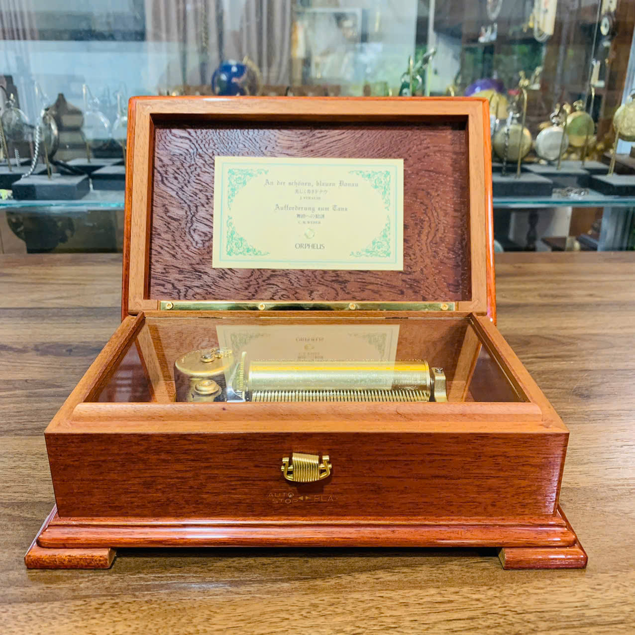 Hộp nhạc Sankyo Orpheus 50 nốt, chơi 2 bản nhạc.