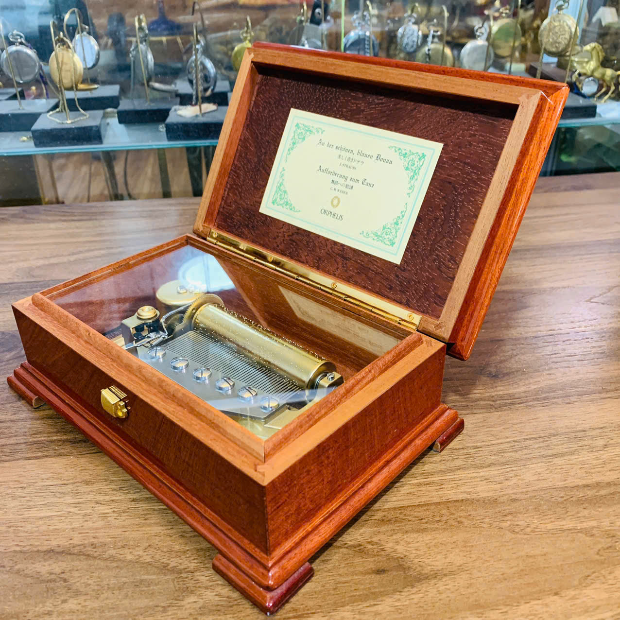 Hộp nhạc Sankyo Orpheus 50 nốt, chơi 2 bản nhạc.