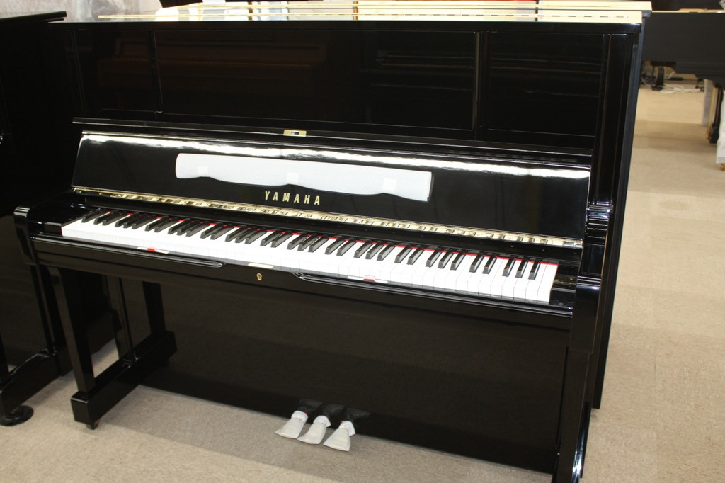 Piano Yamaha UX1