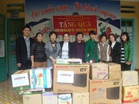 Vietlinktravel and Les Coeurs dO'r Charity organized a charity event in Yen Bai in November 2014