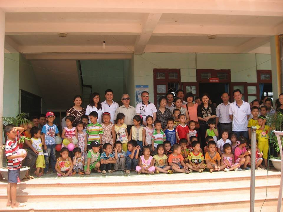 Vietlinkvn Travel And Media organized a charity event in Bac Giang 2013