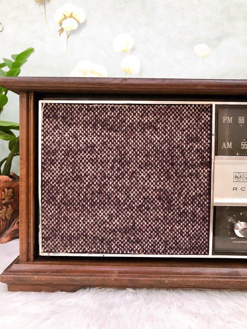 Radio RCA model RGC42S Pecan