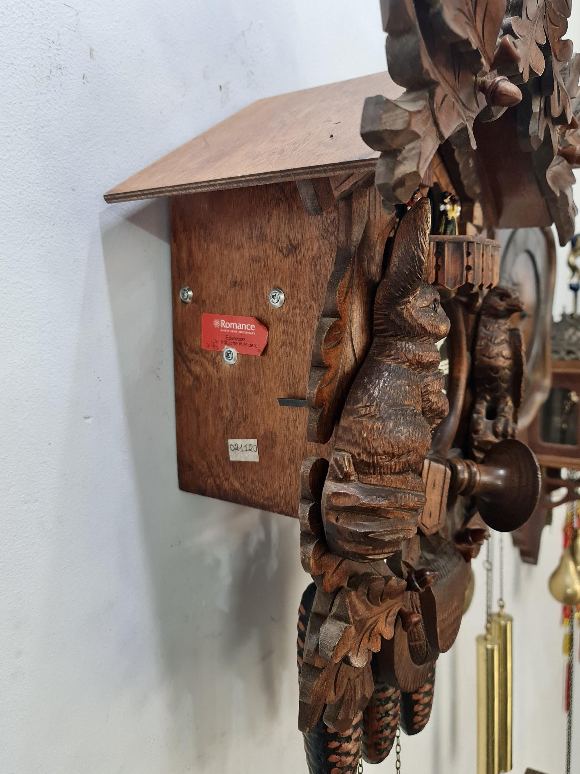 Đồng hồ treo tường CucKoo - 3 quả tạ