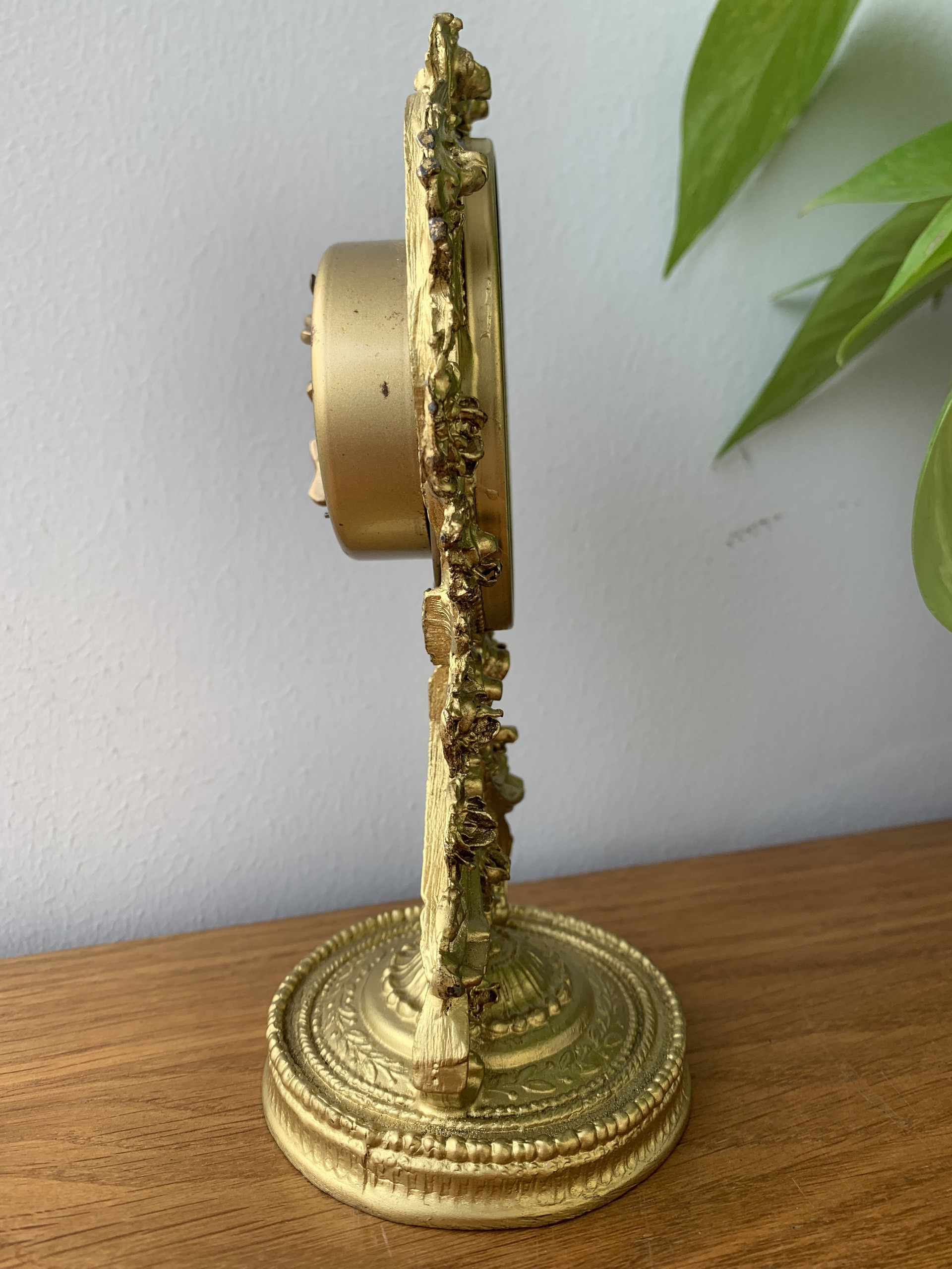 Đồng hồ báo thức Globe họa tiết hoa hồng cổ điển