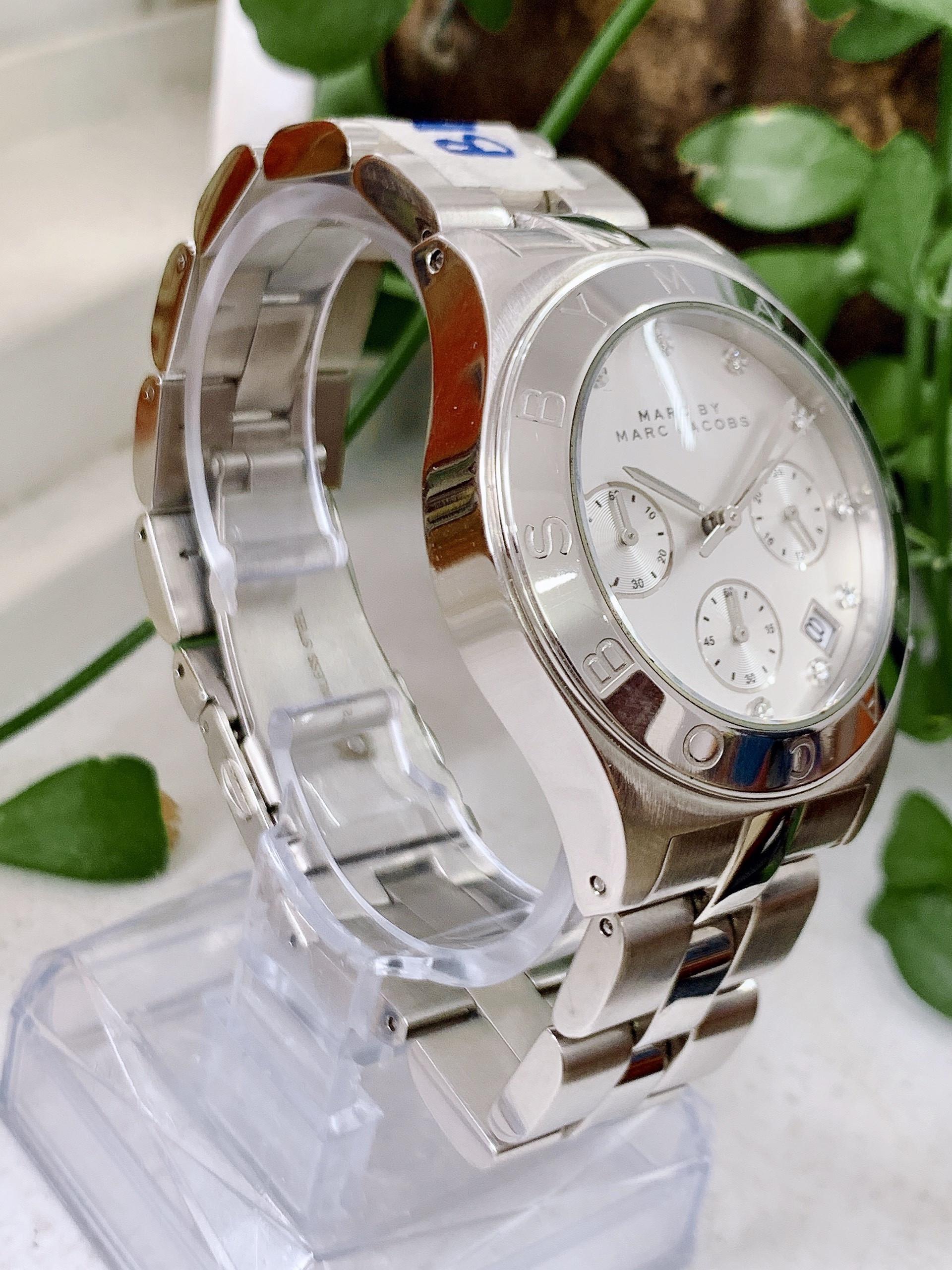 Đồng hồ đeo tay Marc Jacobs – cọc số đính đá
