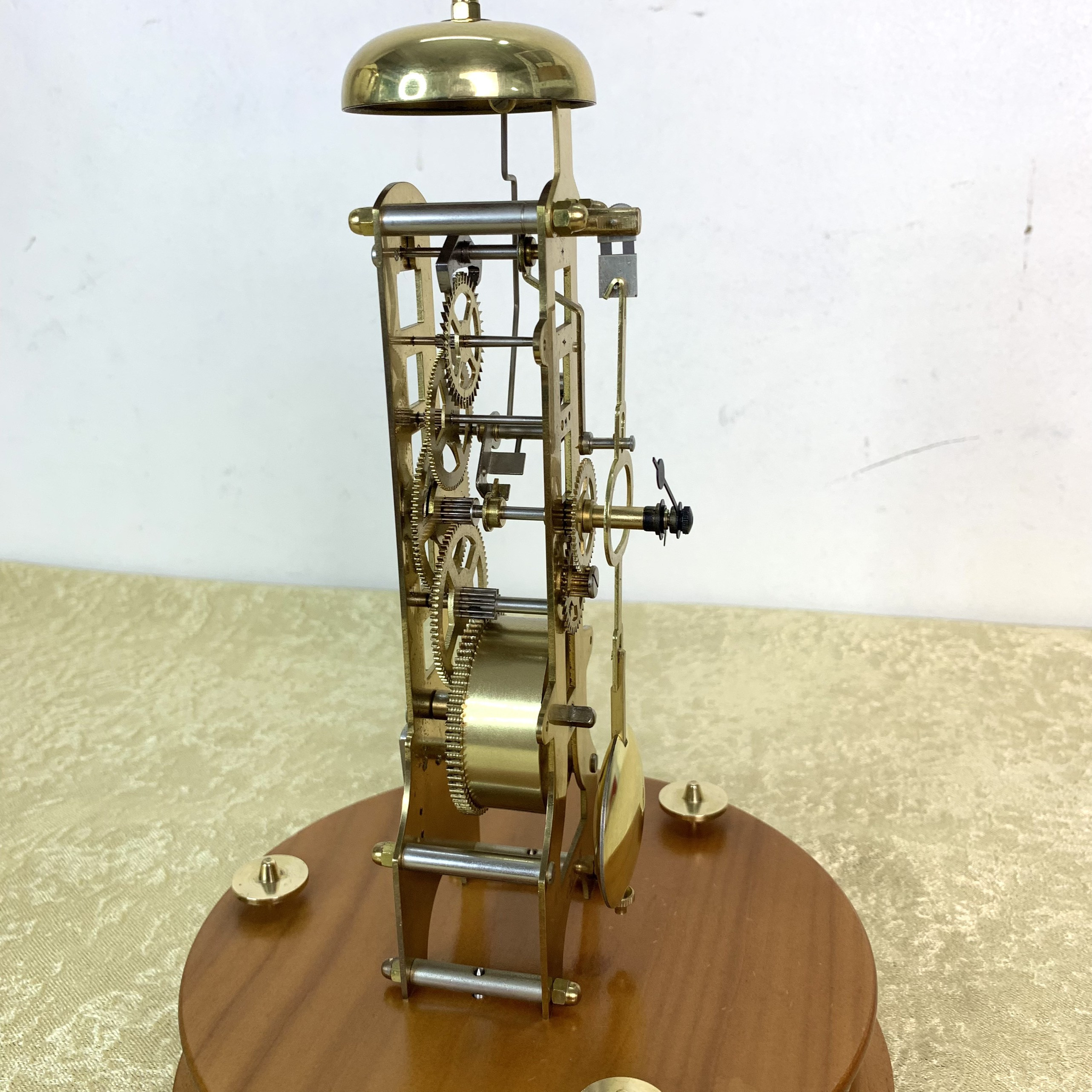 Đồng hồ úp ly chóp nón Franz Hermle