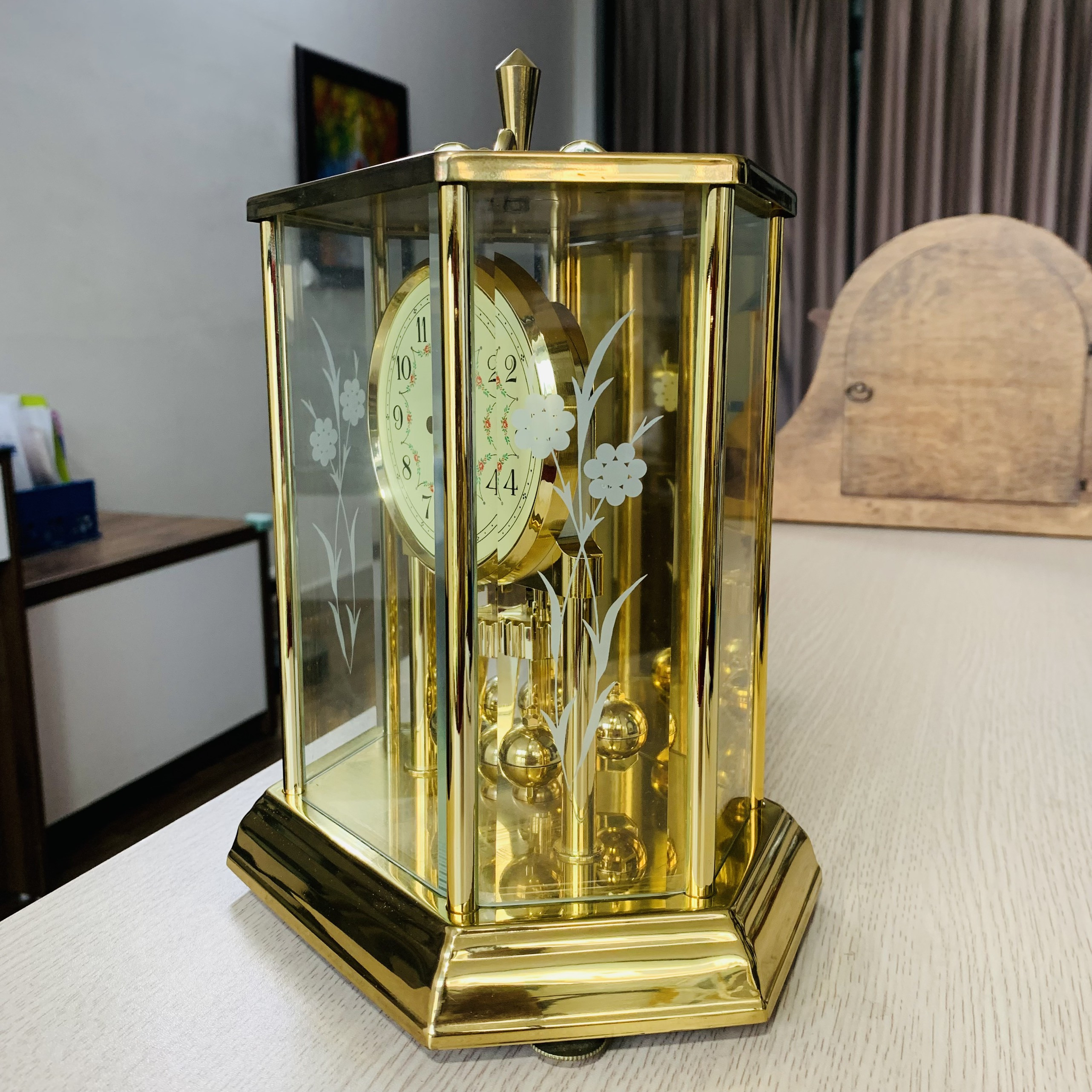 Đồng hồ lục lăng Kundo máy pin, vỏ đồng ít gặp