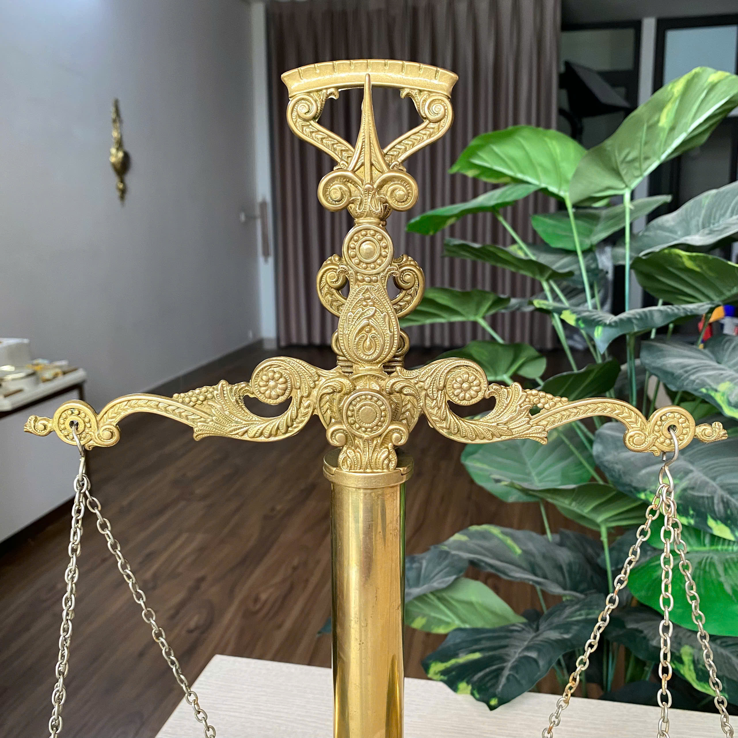Cân công lý Châu Âu đúc đồng toàn bộ