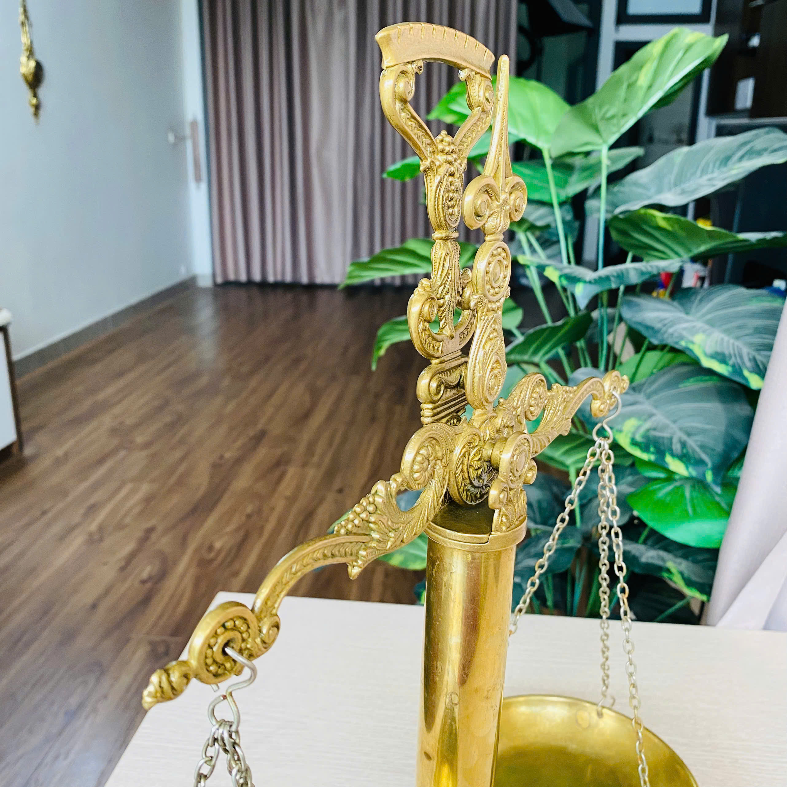 Cân công lý Châu Âu đúc đồng toàn bộ