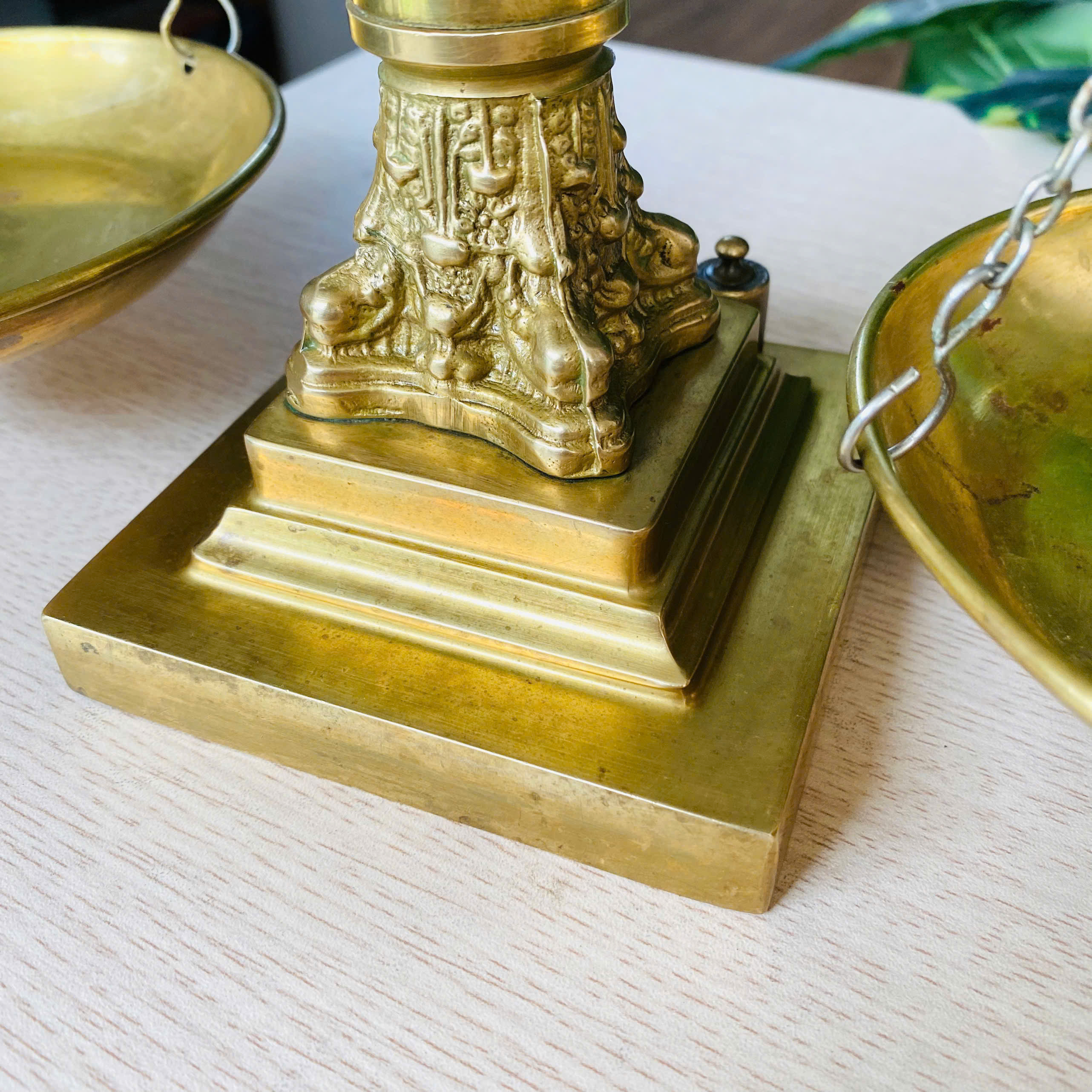 Cân công lý Châu Âu đúc đồng toàn bộ