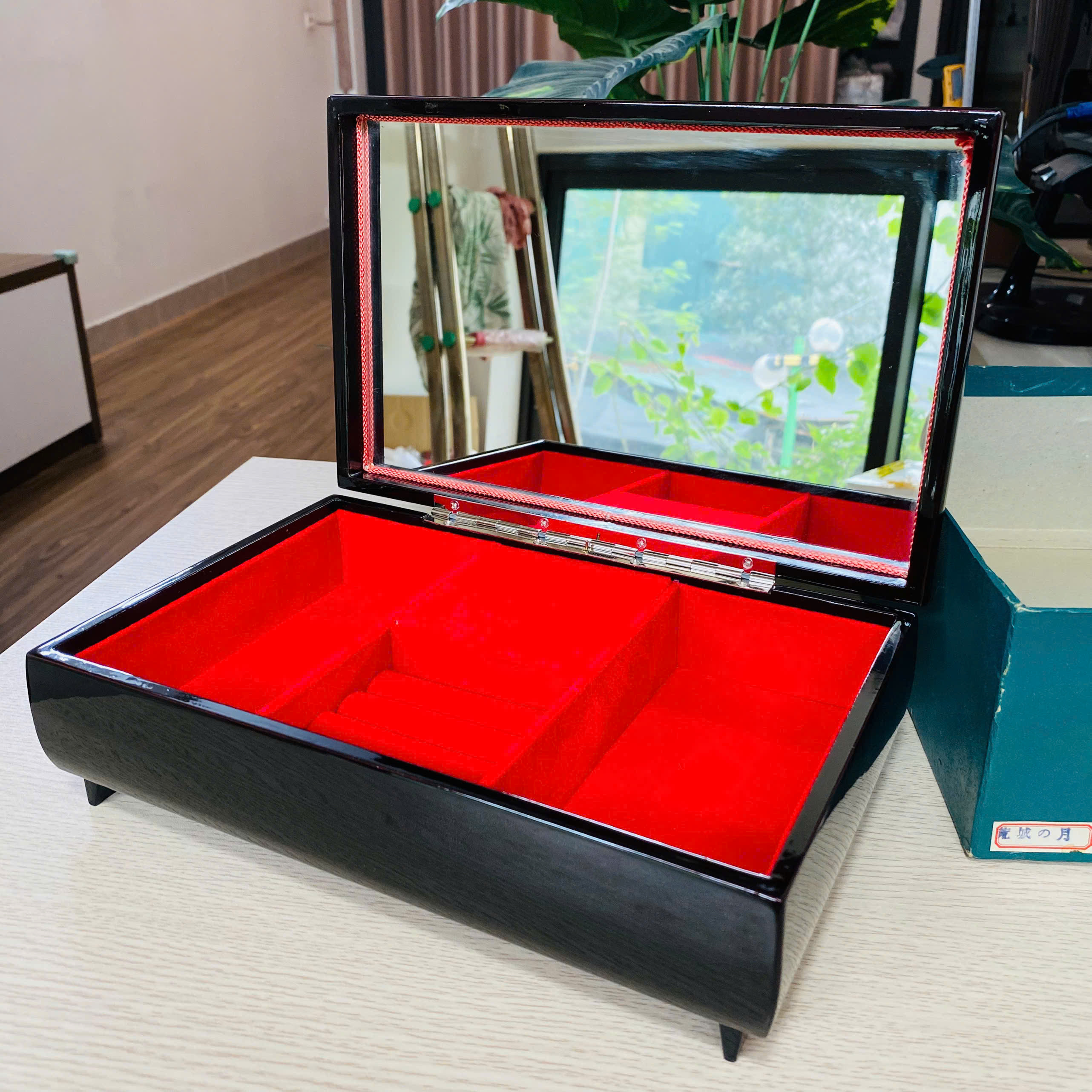 Hộp nhạc đựng trang sức Japan