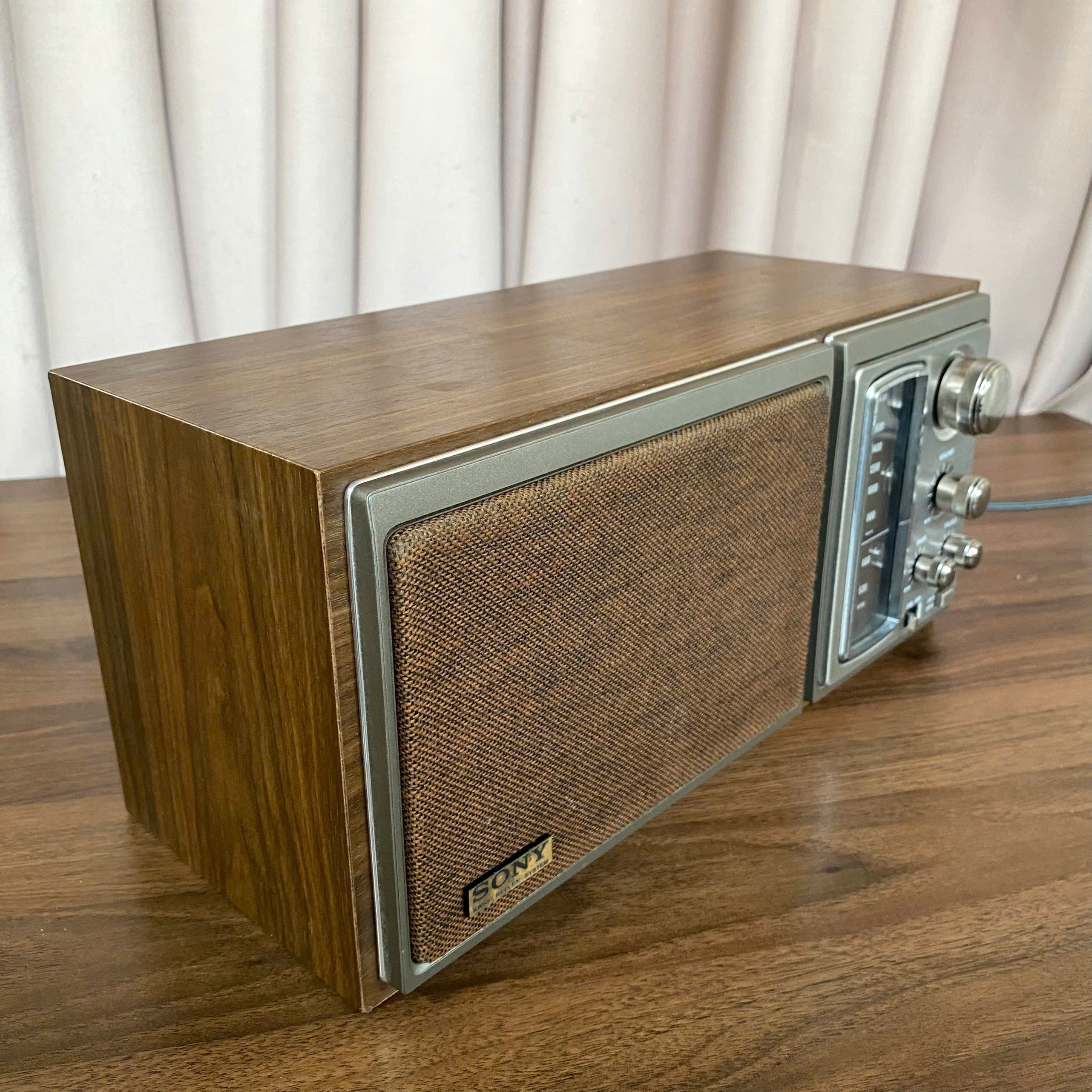Radio Sony Model ICF-9580W vỏ gỗ