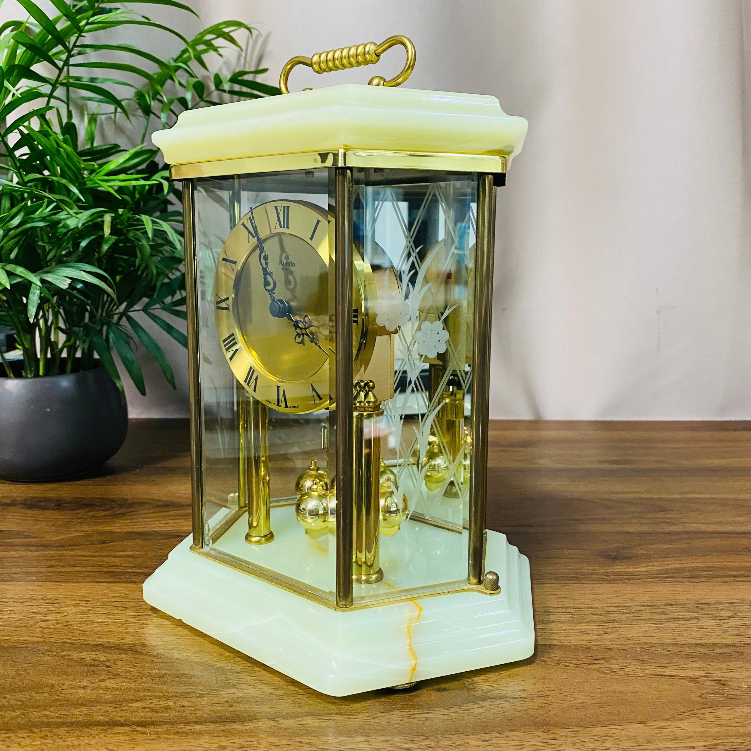 Đồng hồ lục lăng Kundo Đức, máy pin