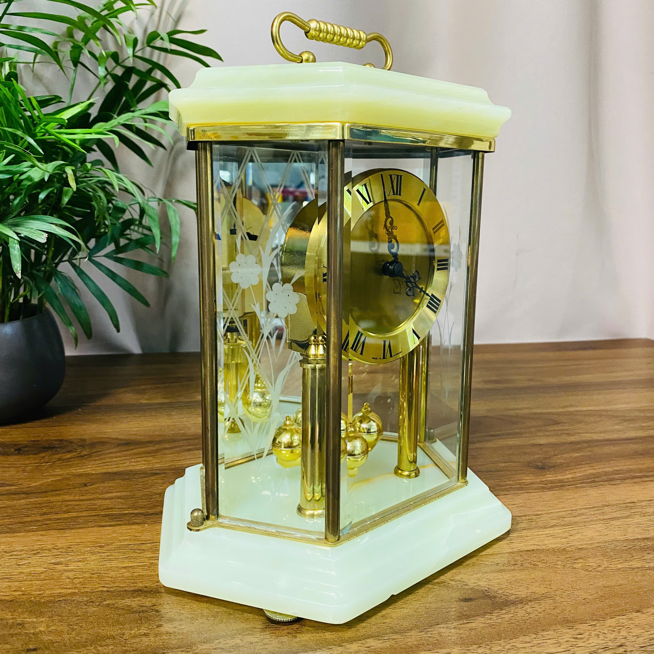 Đồng hồ lục lăng Kundo Đức, máy pin