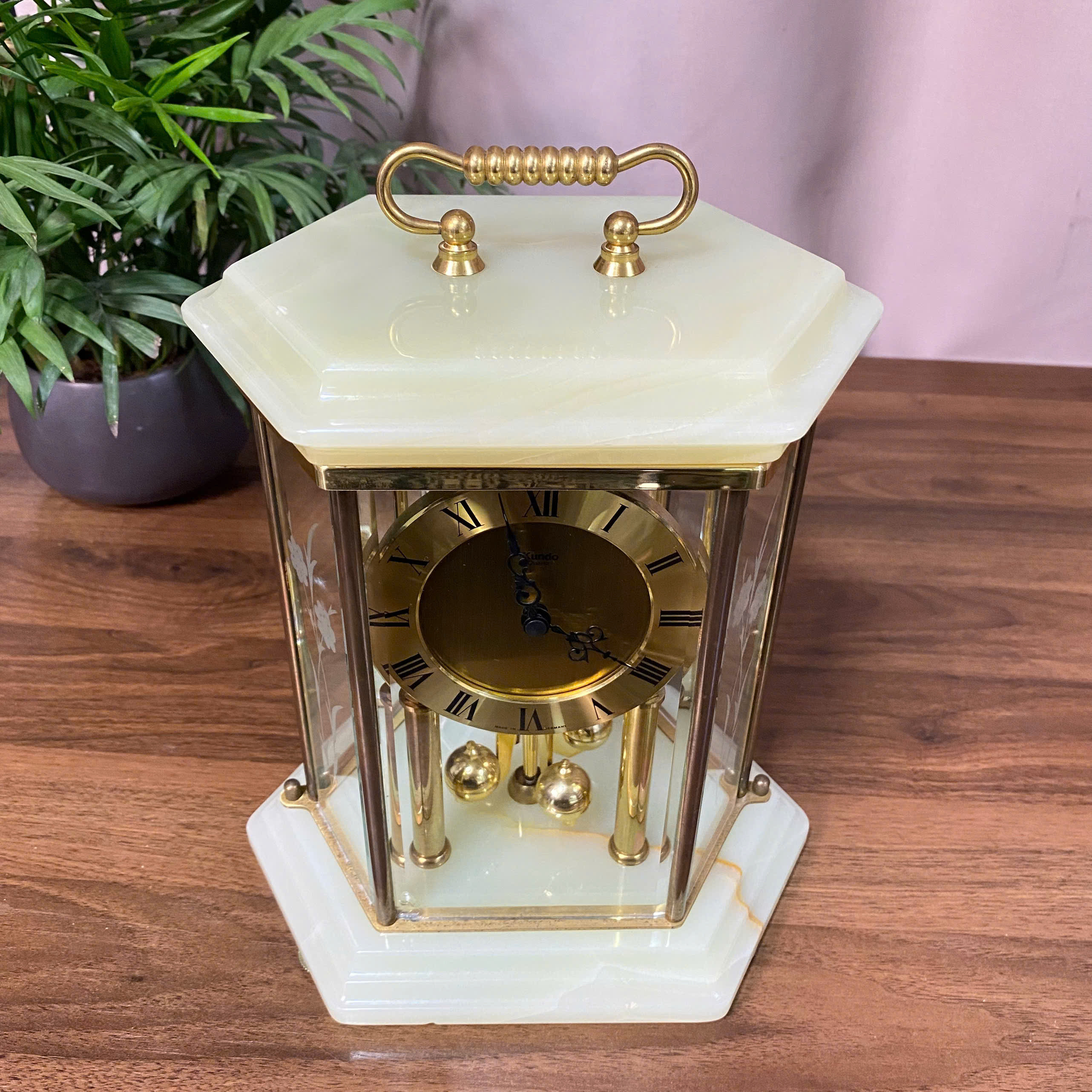 Đồng hồ lục lăng Kundo Đức, máy pin