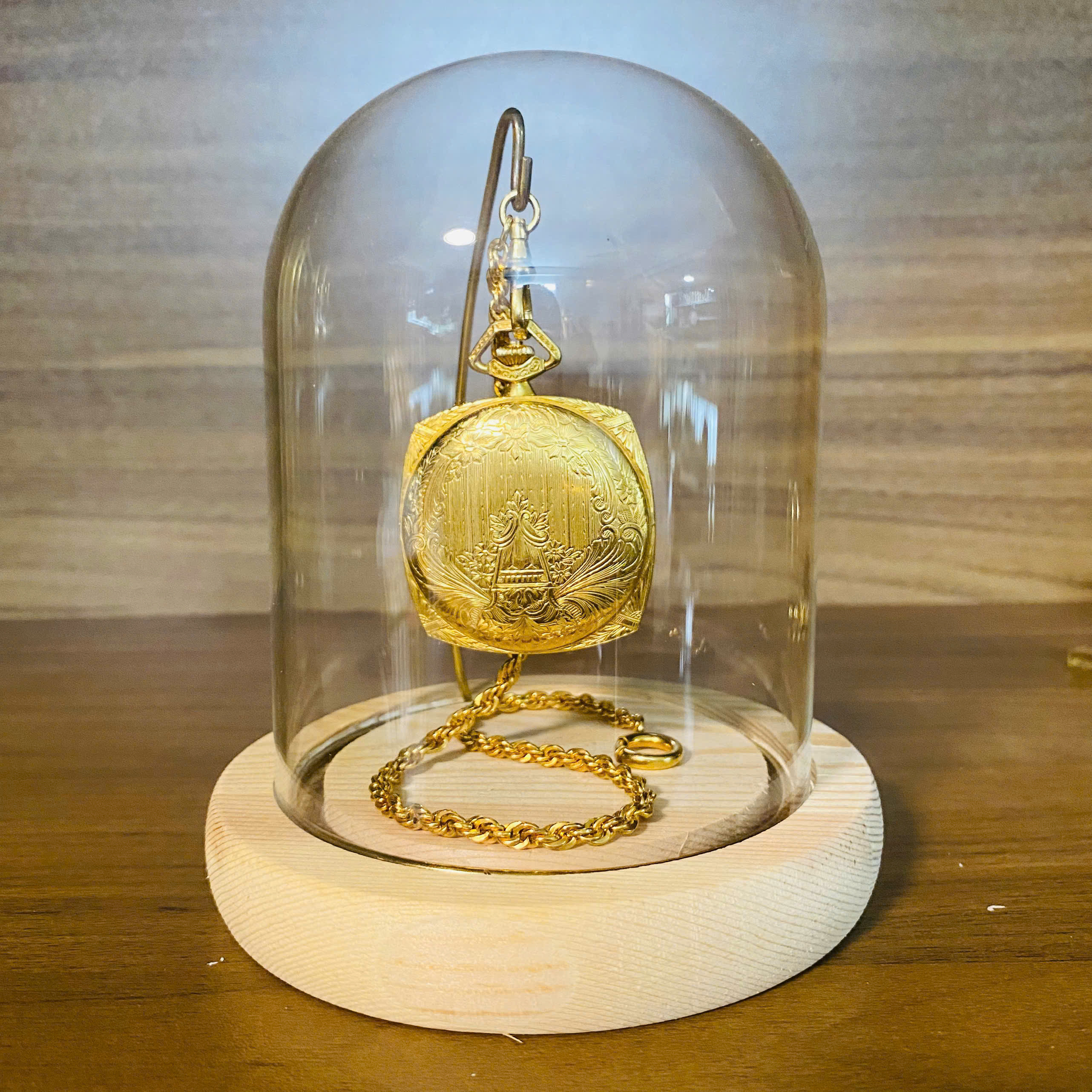 Đồng hồ quýt Colibri Thụy Sĩ vuông độc lạ