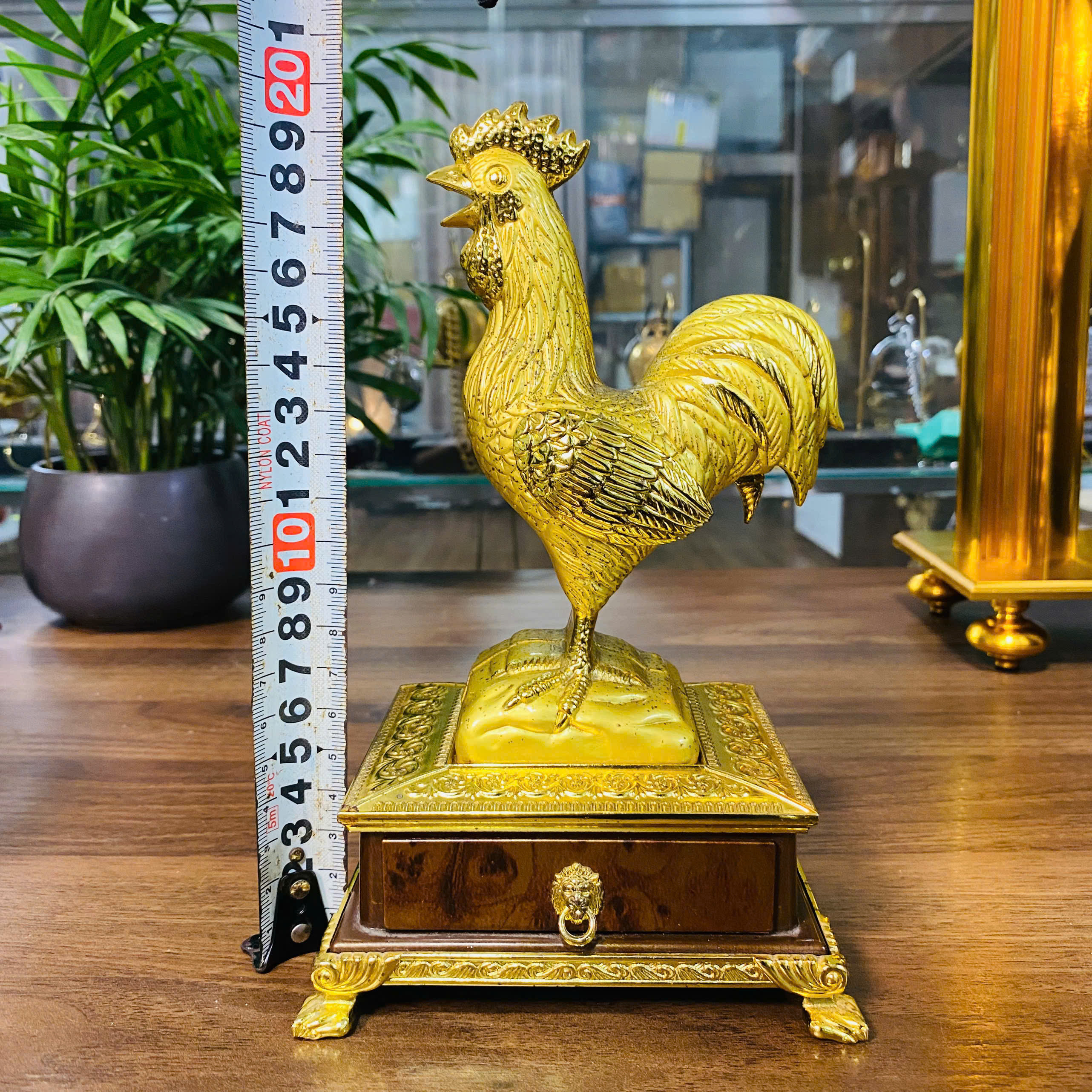 Bật lửa thiết kế tượng gà trống đúc độc lạ