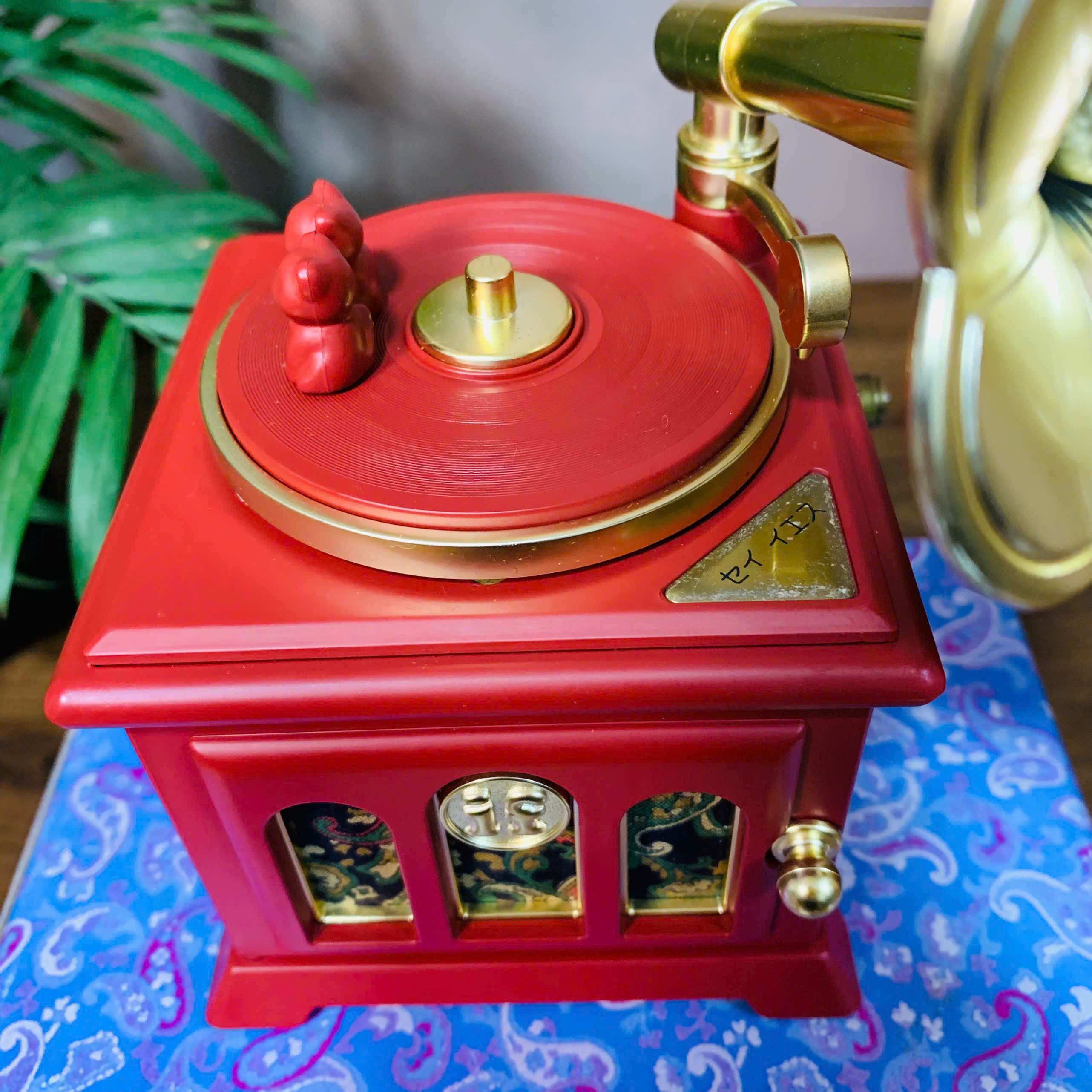 Hộp nhạc Gramophone lên cót tay