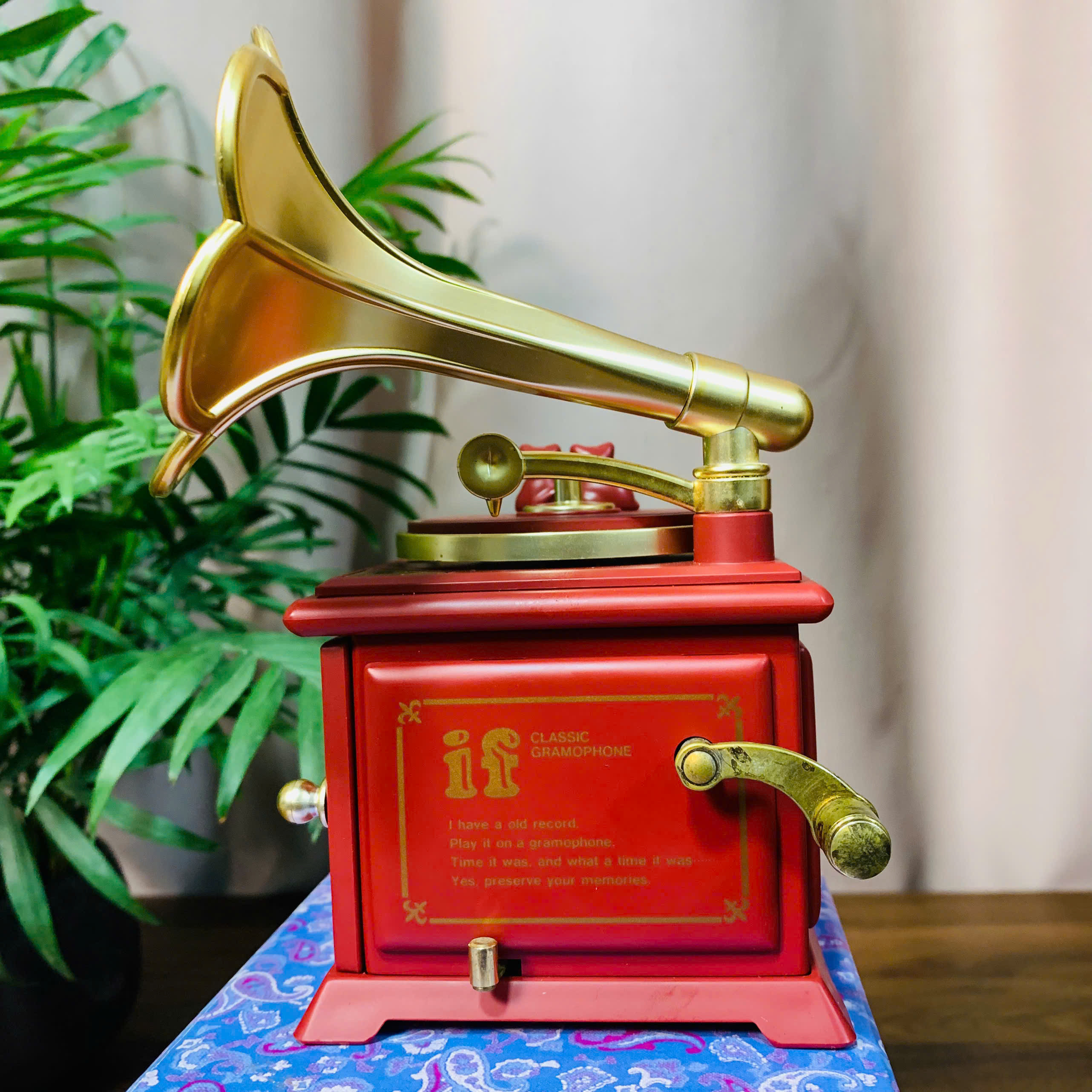 Hộp nhạc Gramophone lên cót tay