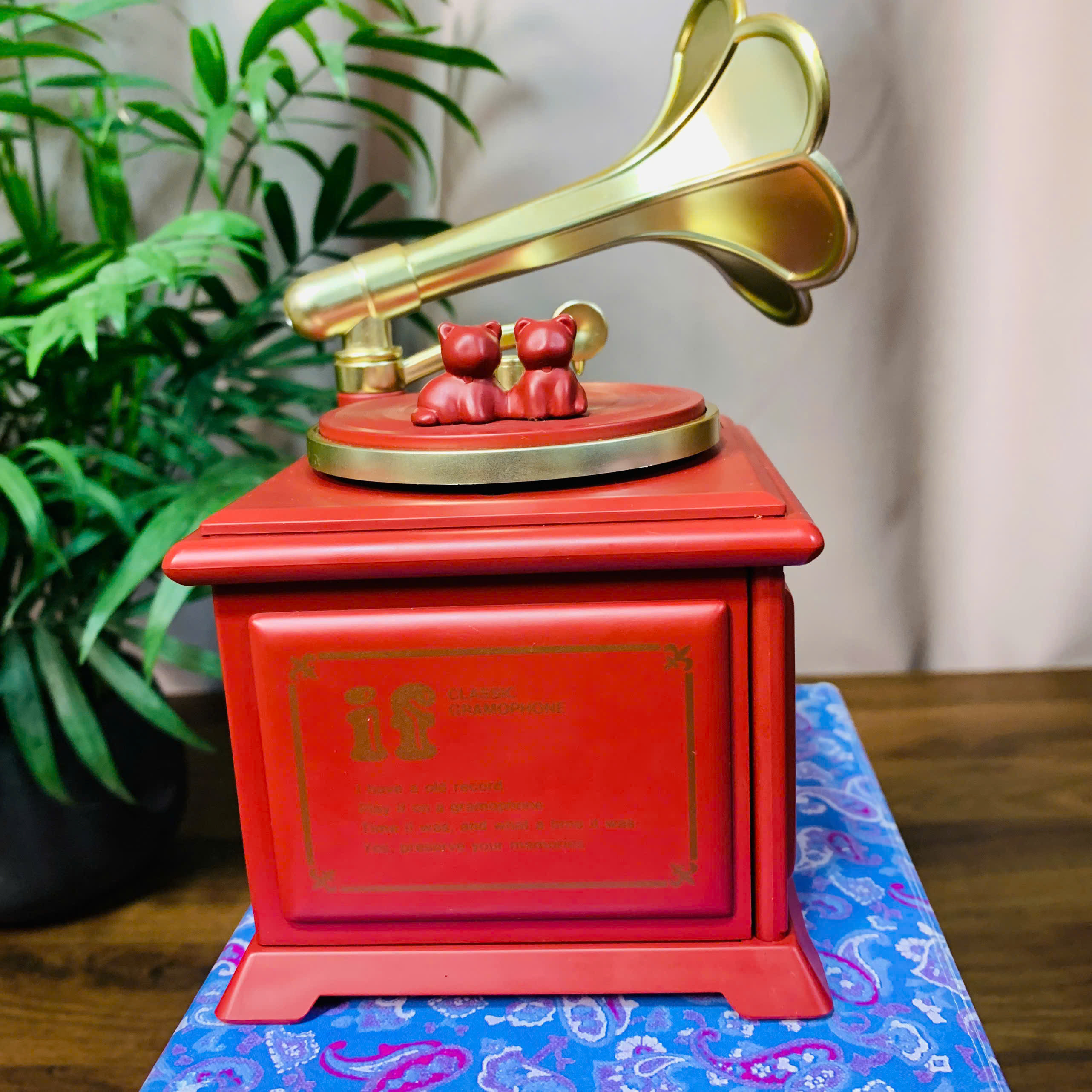 Hộp nhạc Gramophone lên cót tay