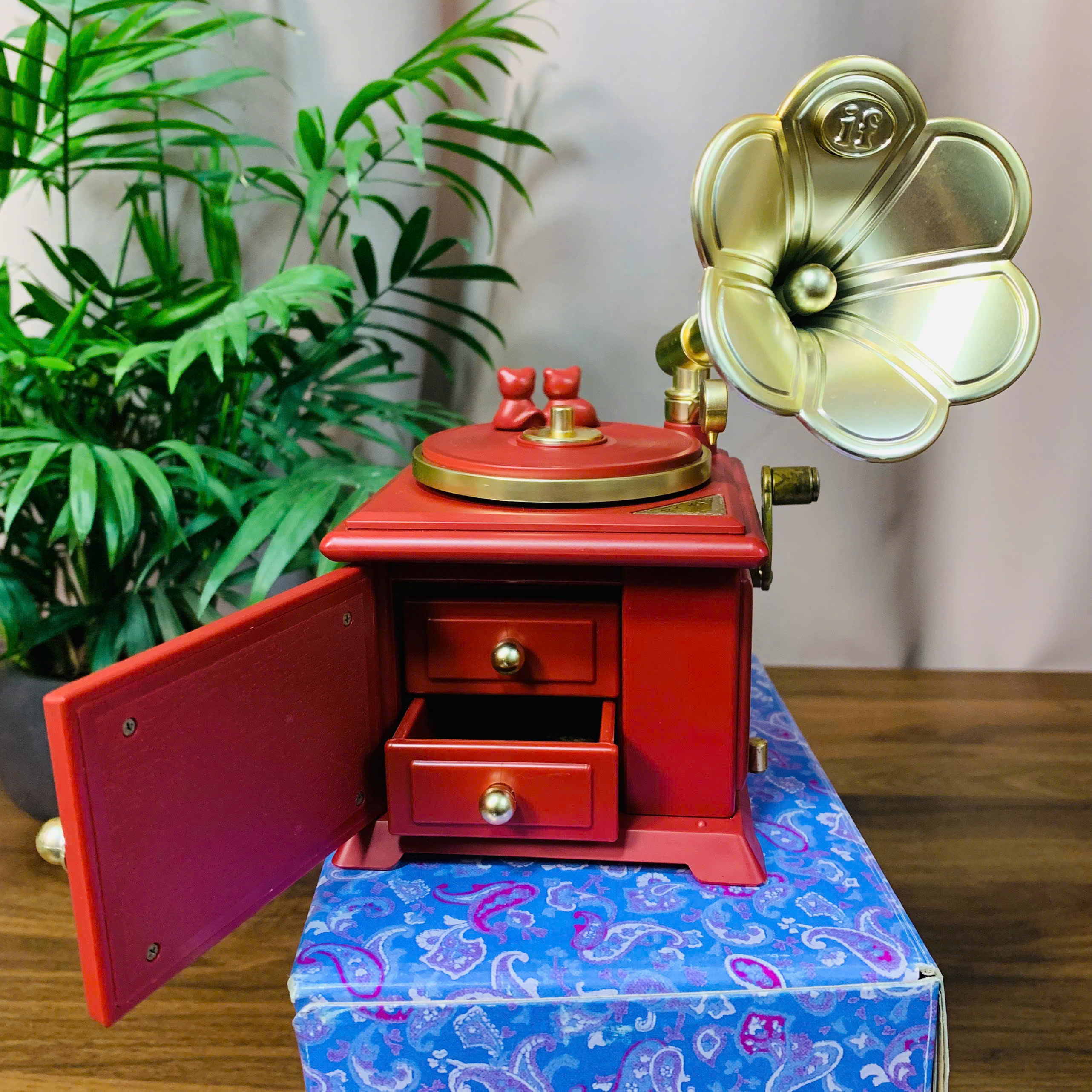Hộp nhạc Gramophone lên cót tay