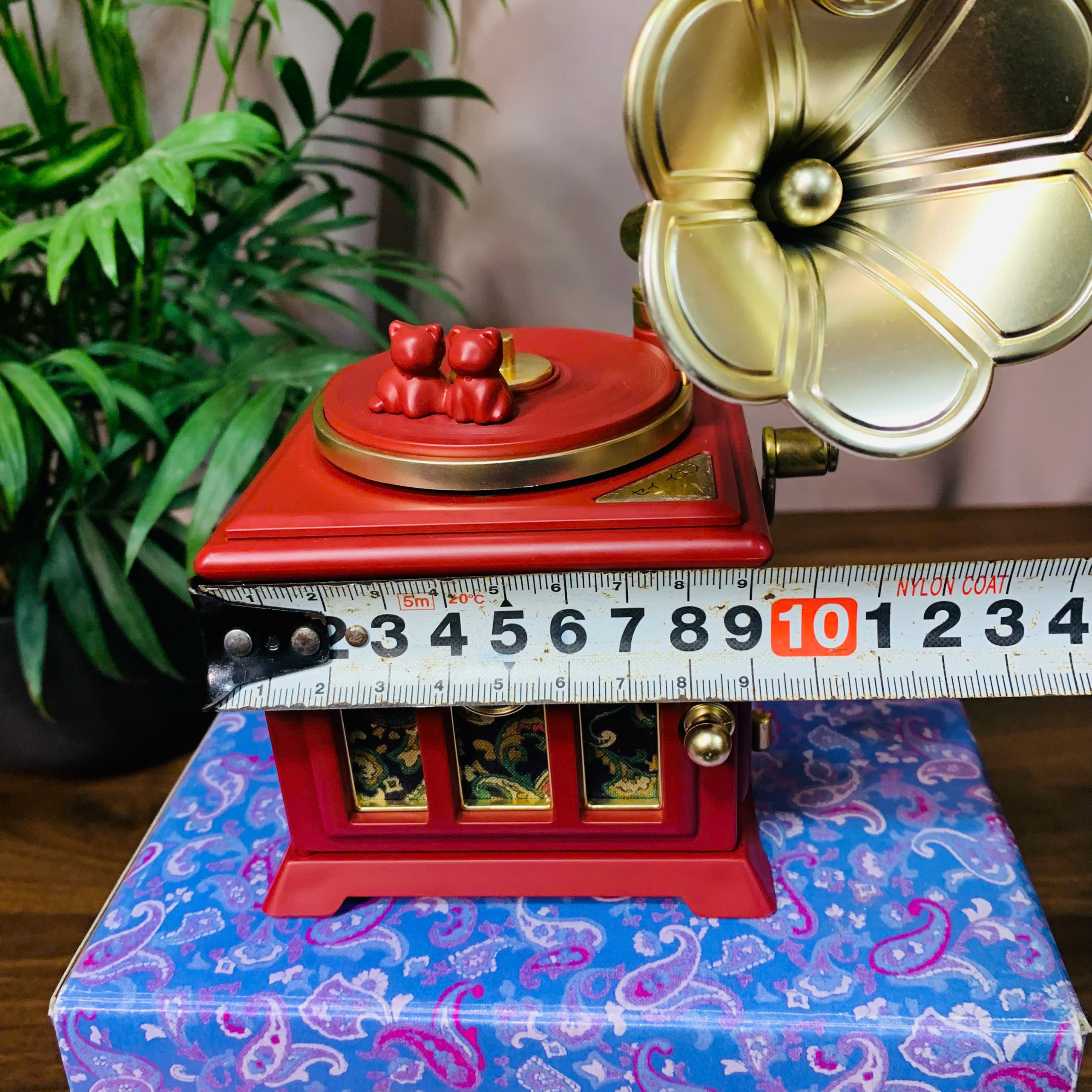 Hộp nhạc Gramophone lên cót tay