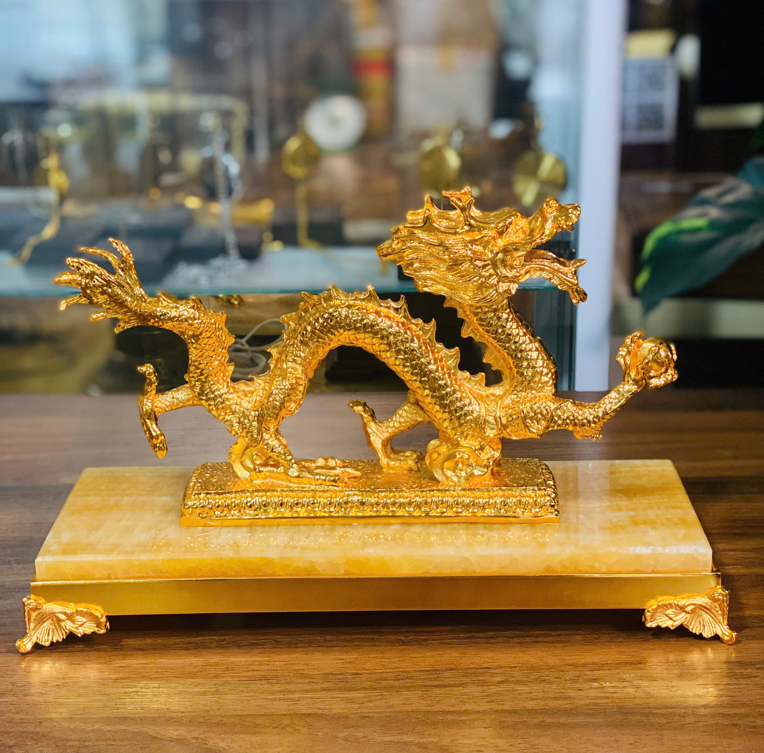 Tượng Rồng mạ vàng, đế đá cẩm thạch