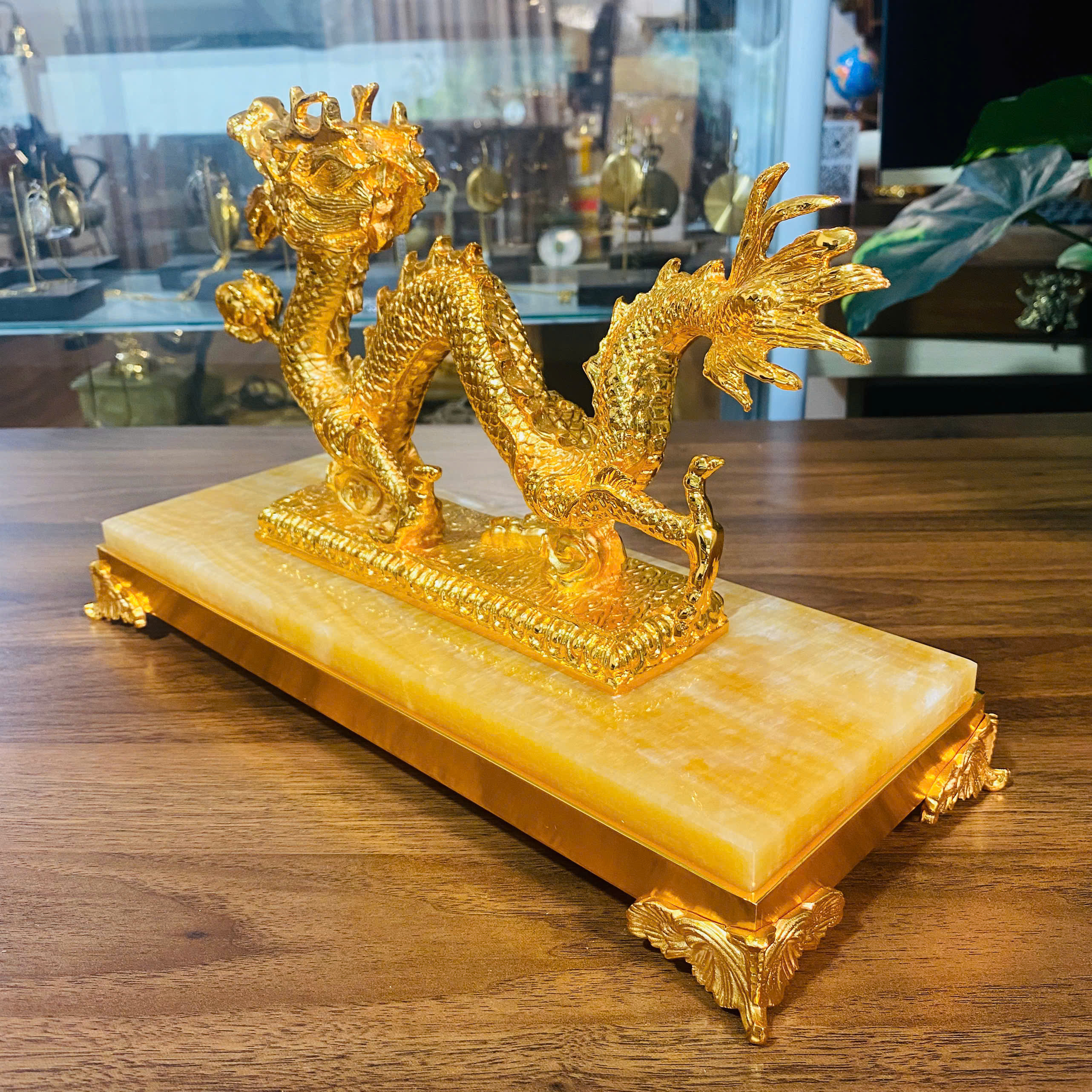 Tượng Rồng mạ vàng, đế đá cẩm thạch