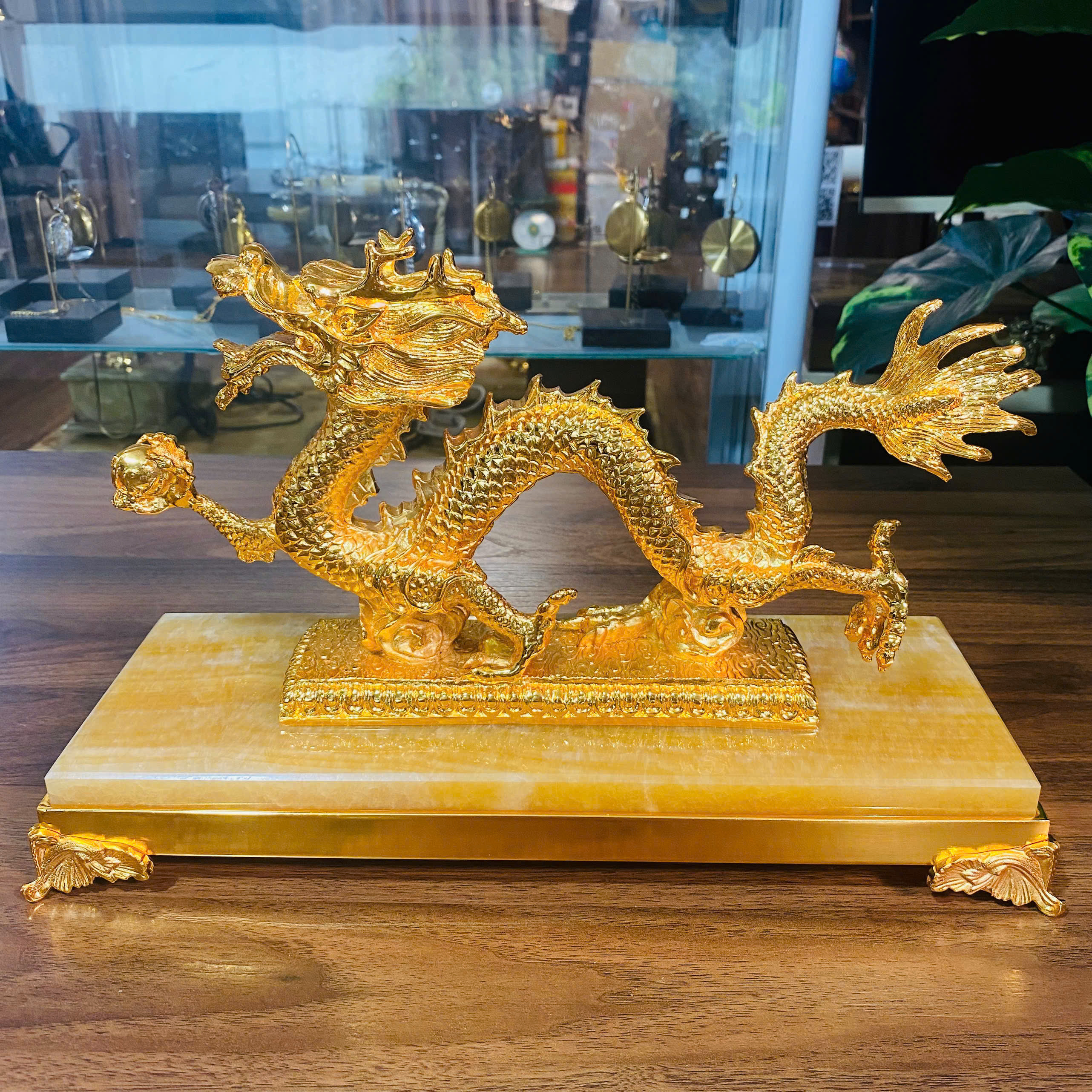Tượng Rồng mạ vàng, đế đá cẩm thạch