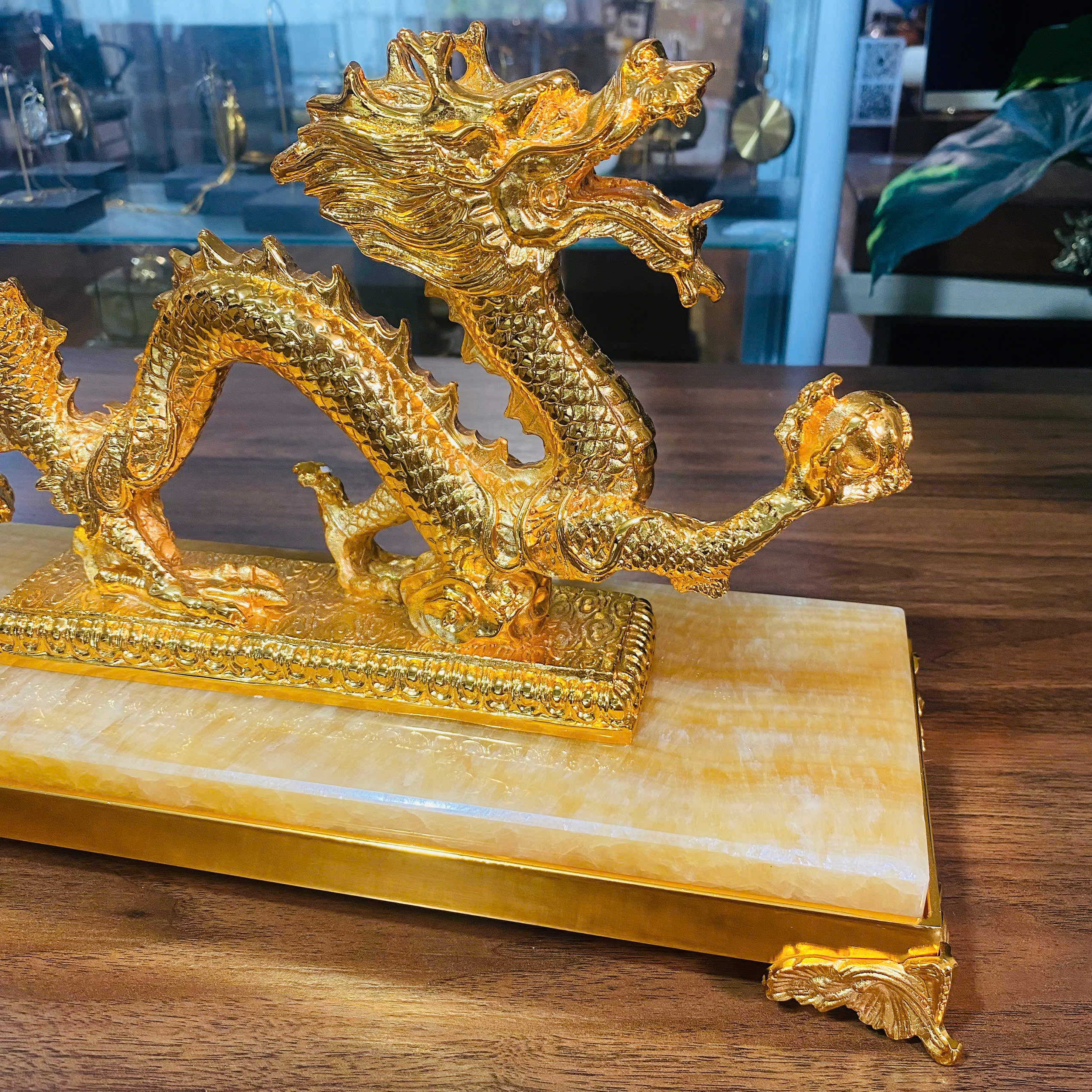 Tượng Rồng mạ vàng, đế đá cẩm thạch