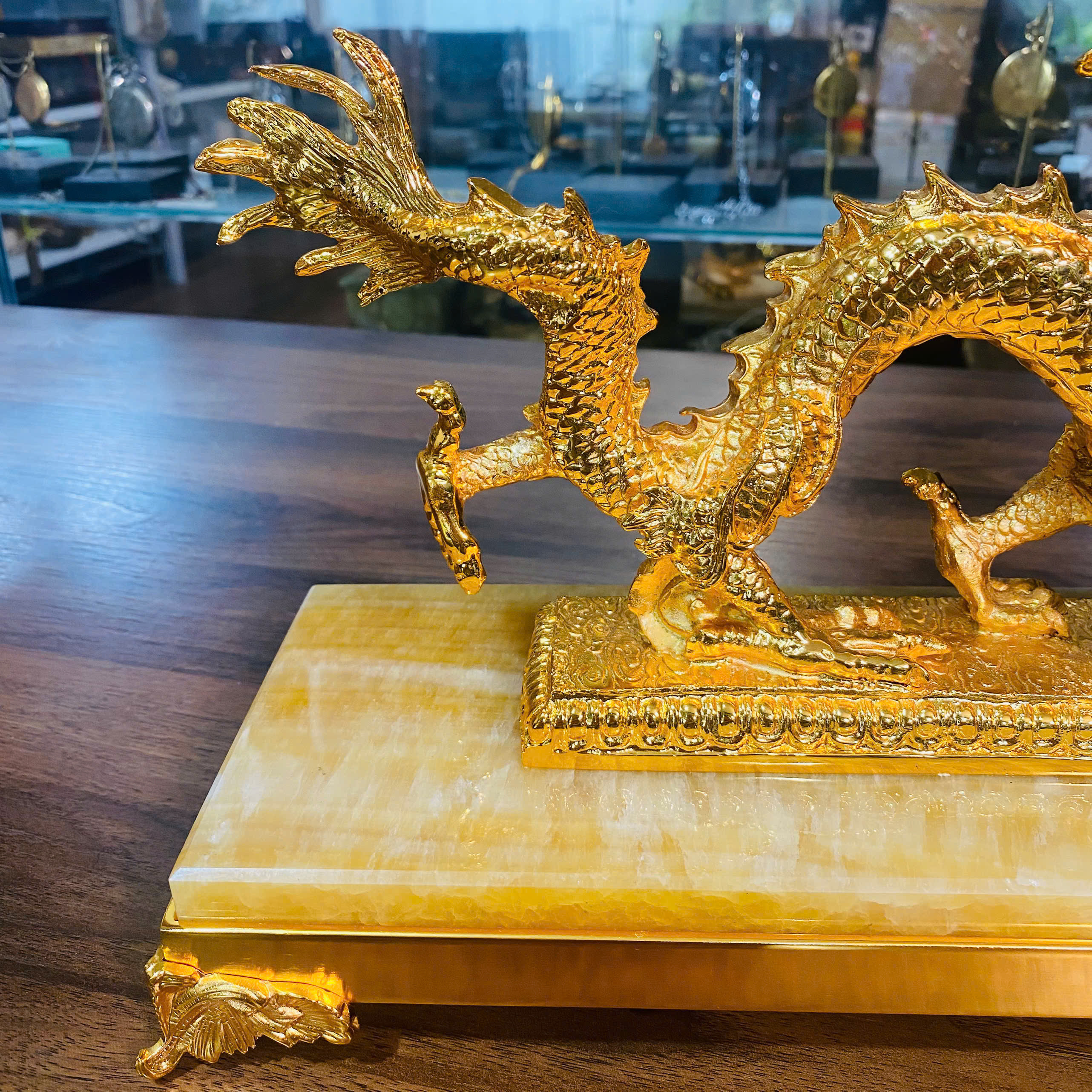 Tượng Rồng mạ vàng, đế đá cẩm thạch