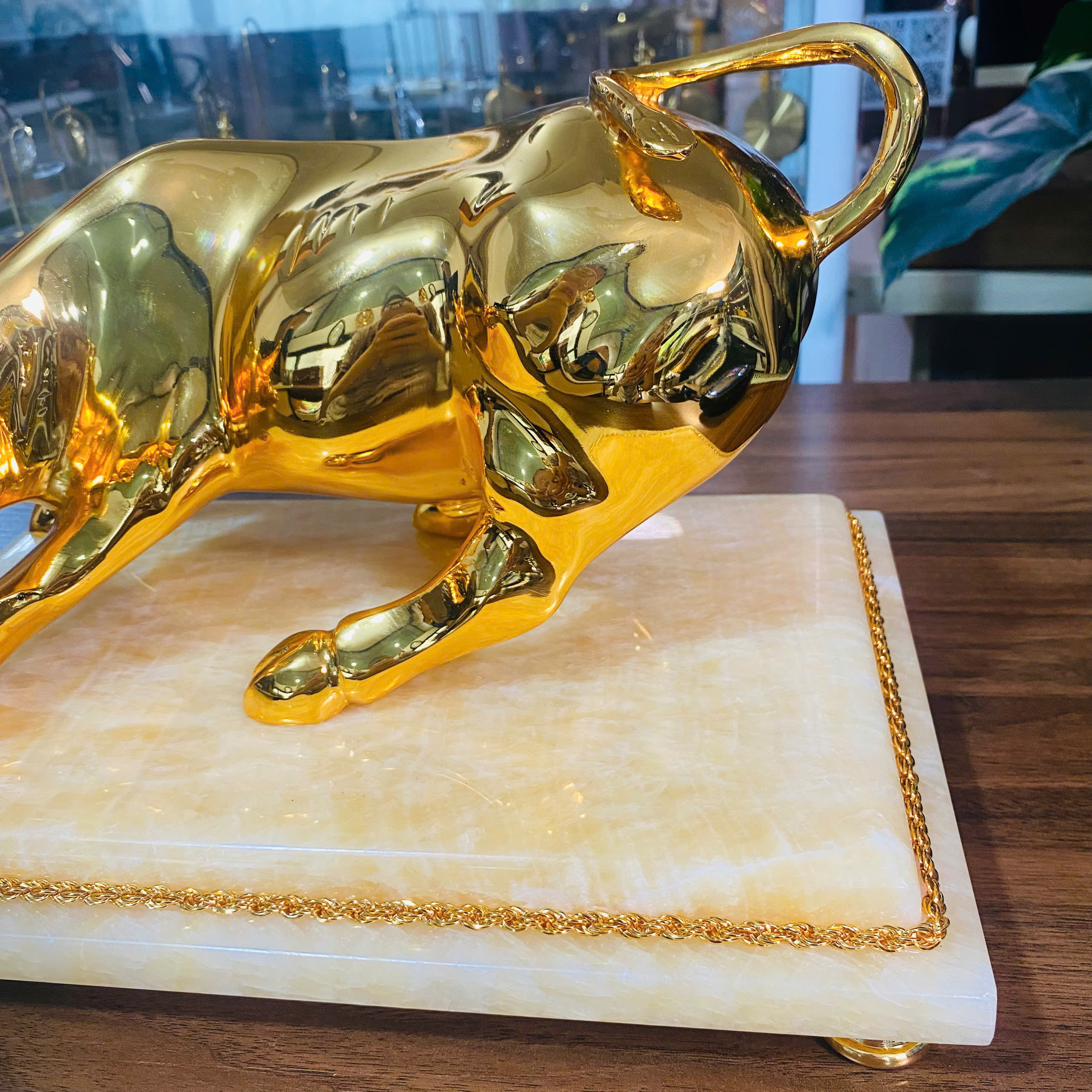 Tượng Trâu vàng to đẹp hoành tráng
