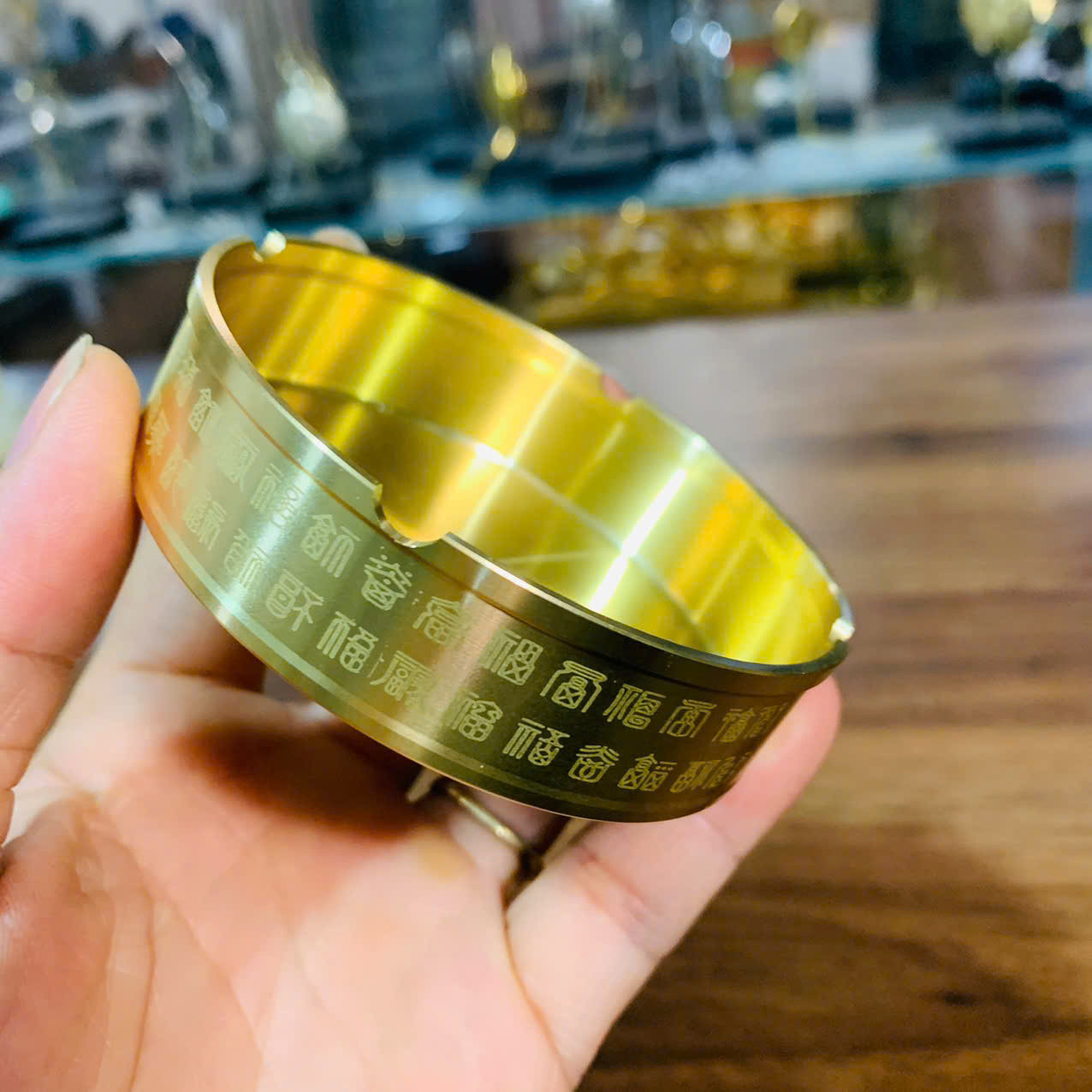 Gạt tàn bằng đồng kèm bút đồng