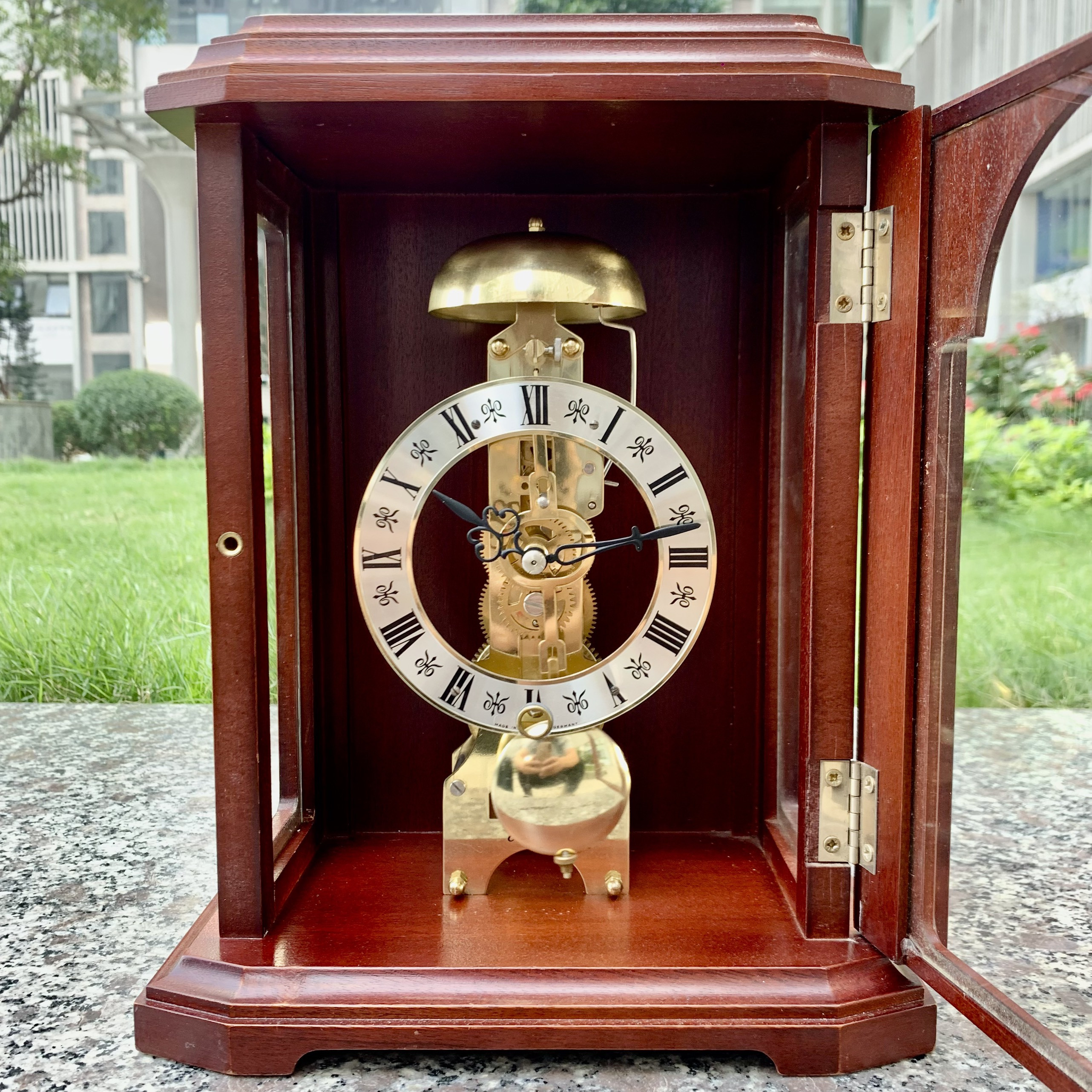Đồng hồ để bàn Franz Hermle hộp gỗ