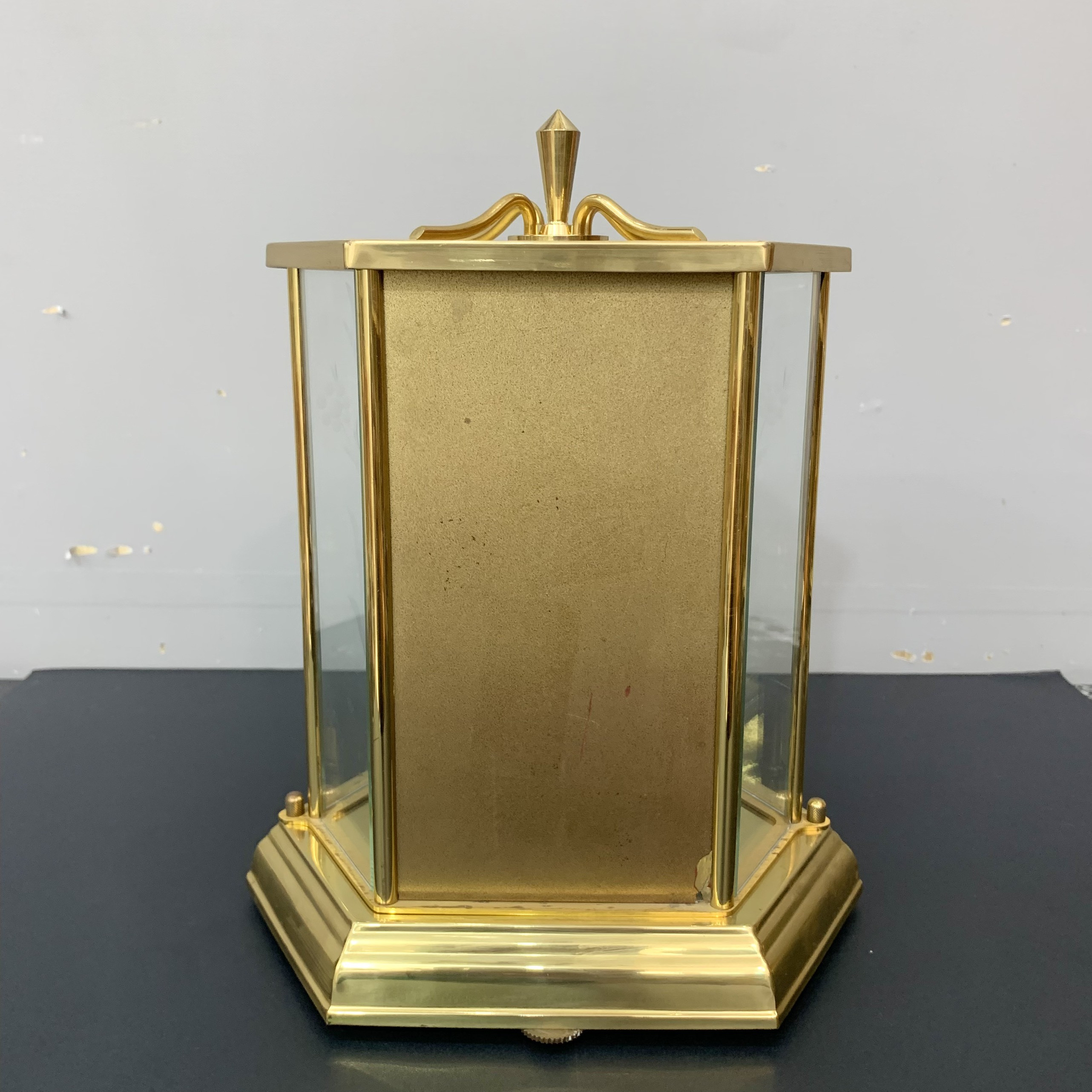 Đồng hồ để bàn lục lăng Kundo cót 400 ngày