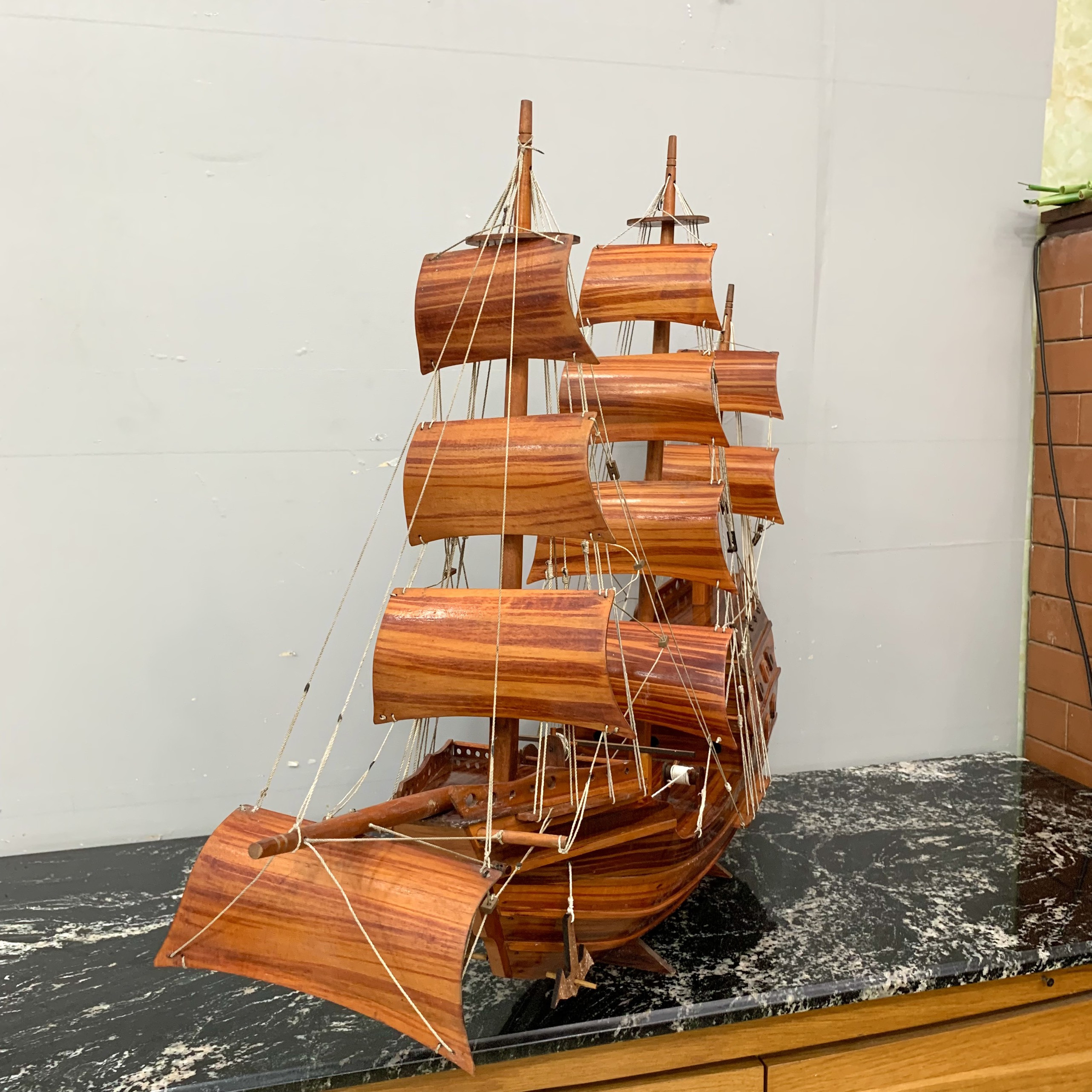 Thuyền buồm gỗ phong thủy